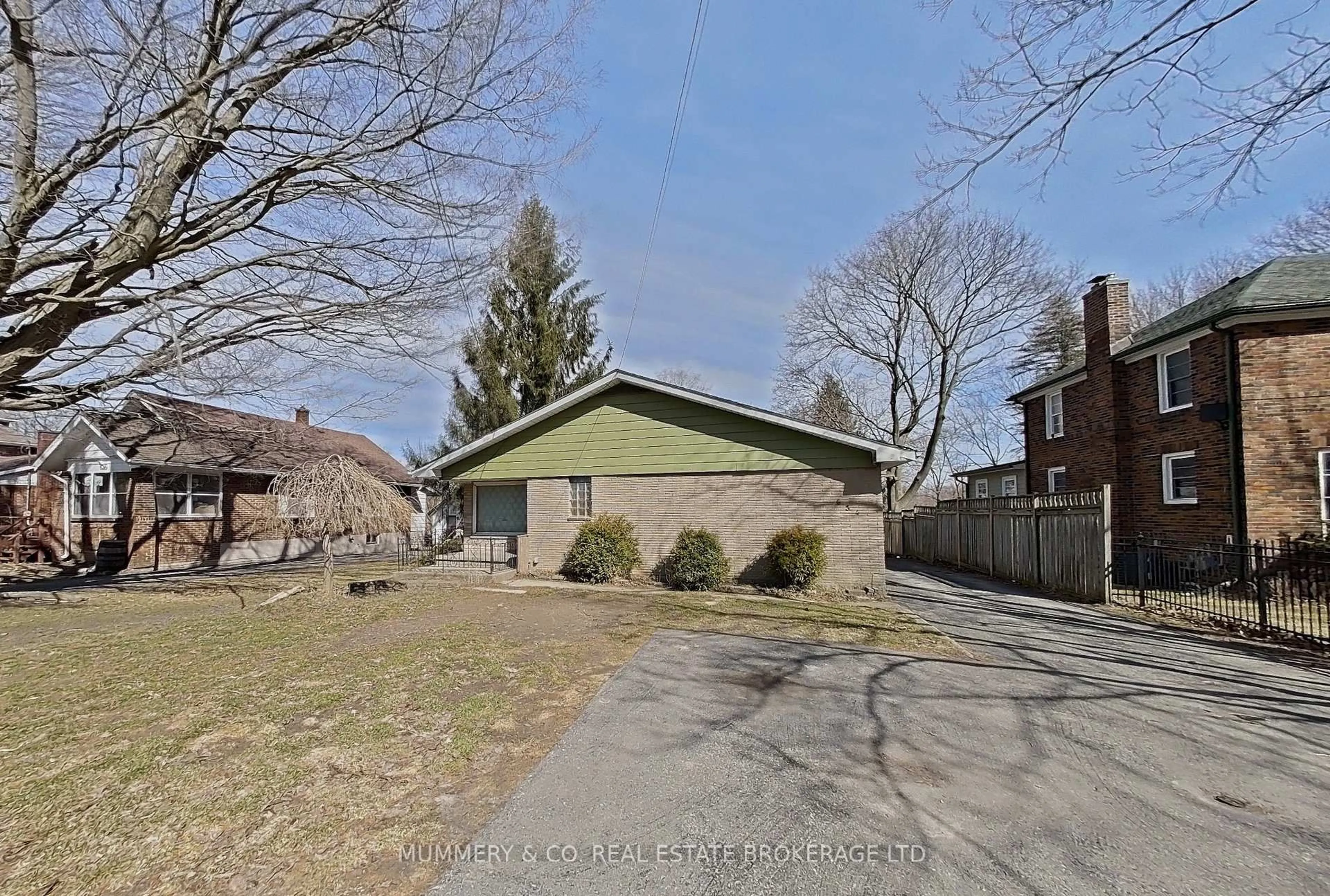 A pic from outside/outdoor area/front of a property/back of a property/a pic from drone, street for 634 St Andrew St, Norfolk Ontario N0A 1N0