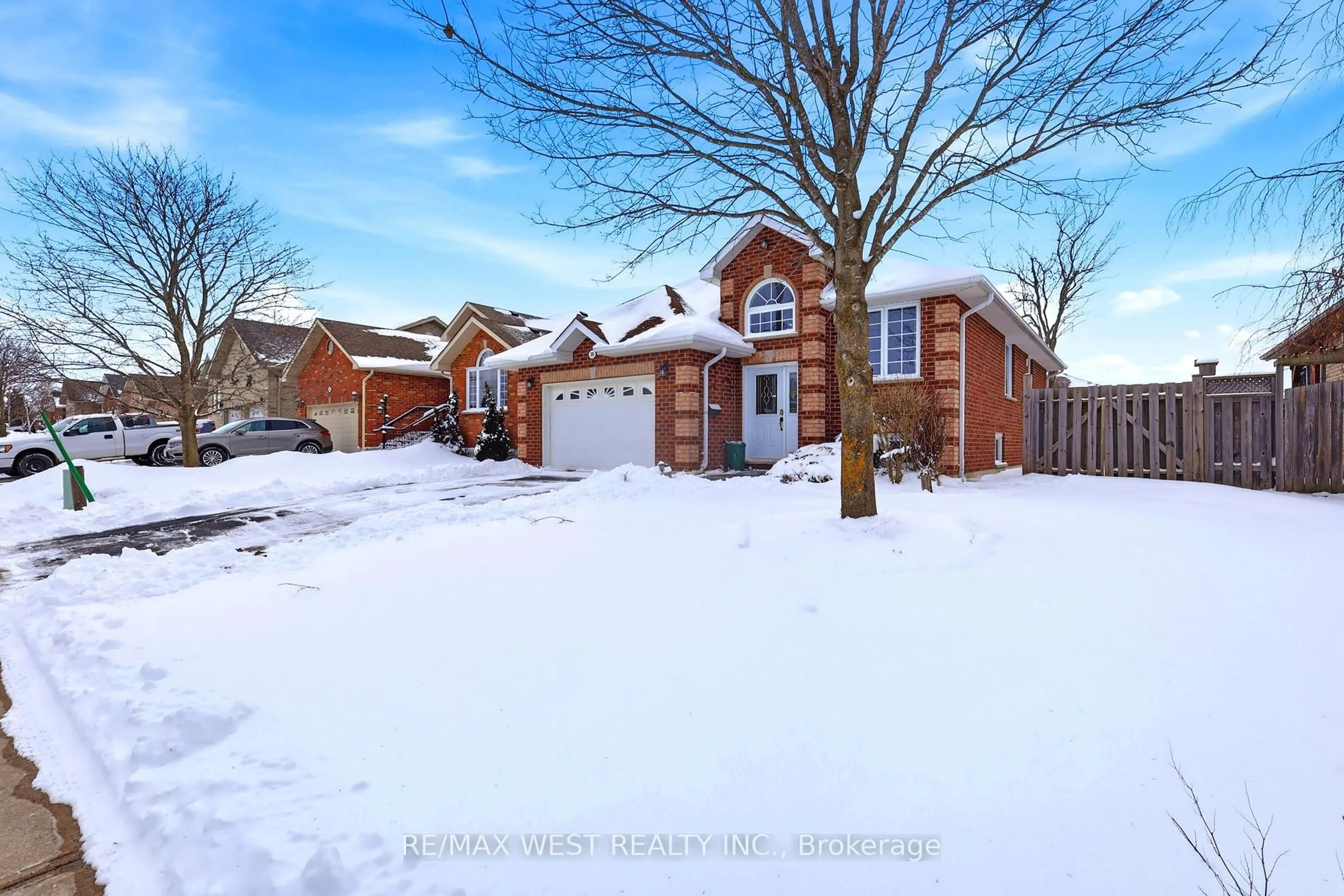 A pic from outside/outdoor area/front of a property/back of a property/a pic from drone, street for 20 Eakins Cres, Kawartha Lakes Ontario K9V 6J9