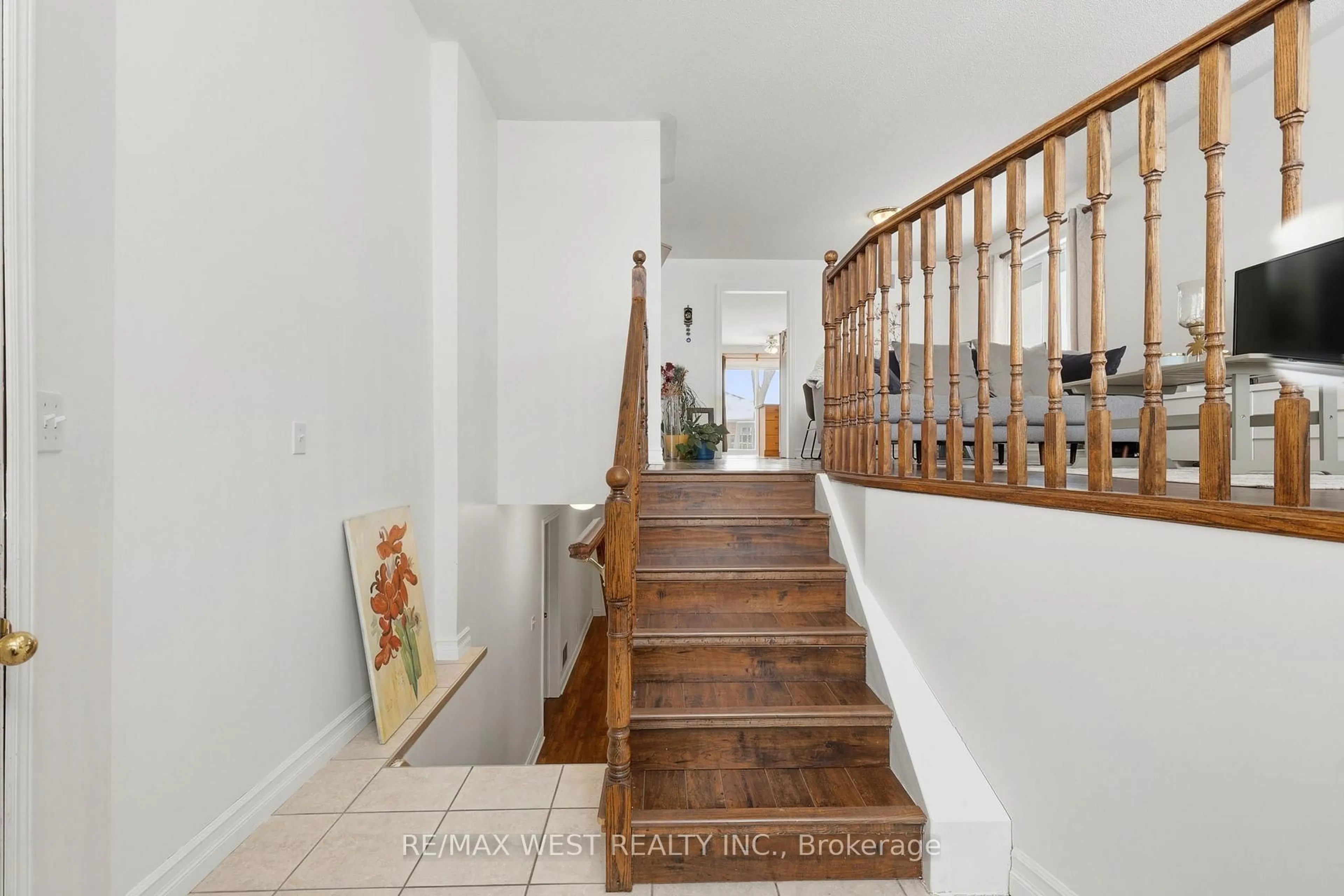 Unknown for 20 Eakins Cres, Kawartha Lakes Ontario K9V 6J9