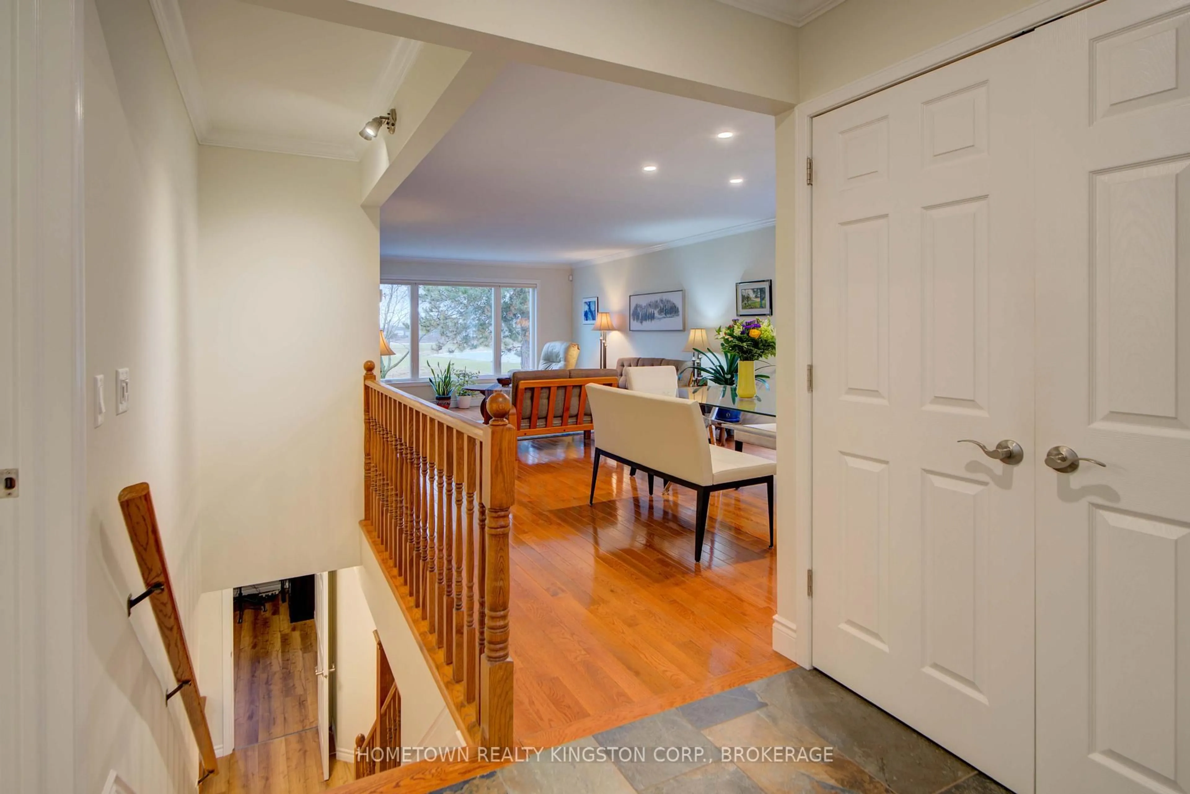 Indoor entryway for 59 Abbey Dawn Dr, Bath Ontario K0H 1G0