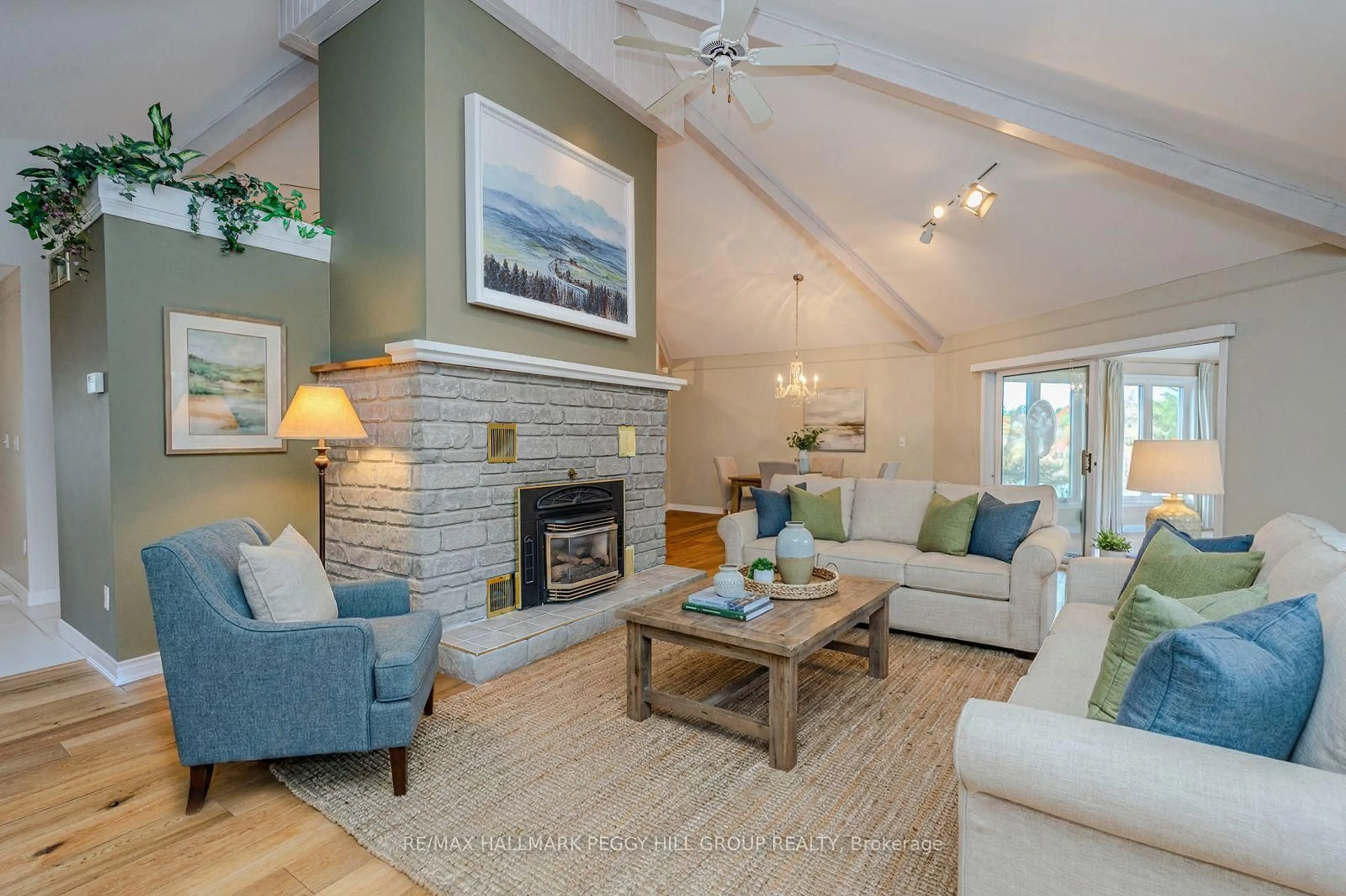 Living room with furniture, unknown for 1564 Honey Harbour Rd, Georgian Bay Ontario L0K 1S0