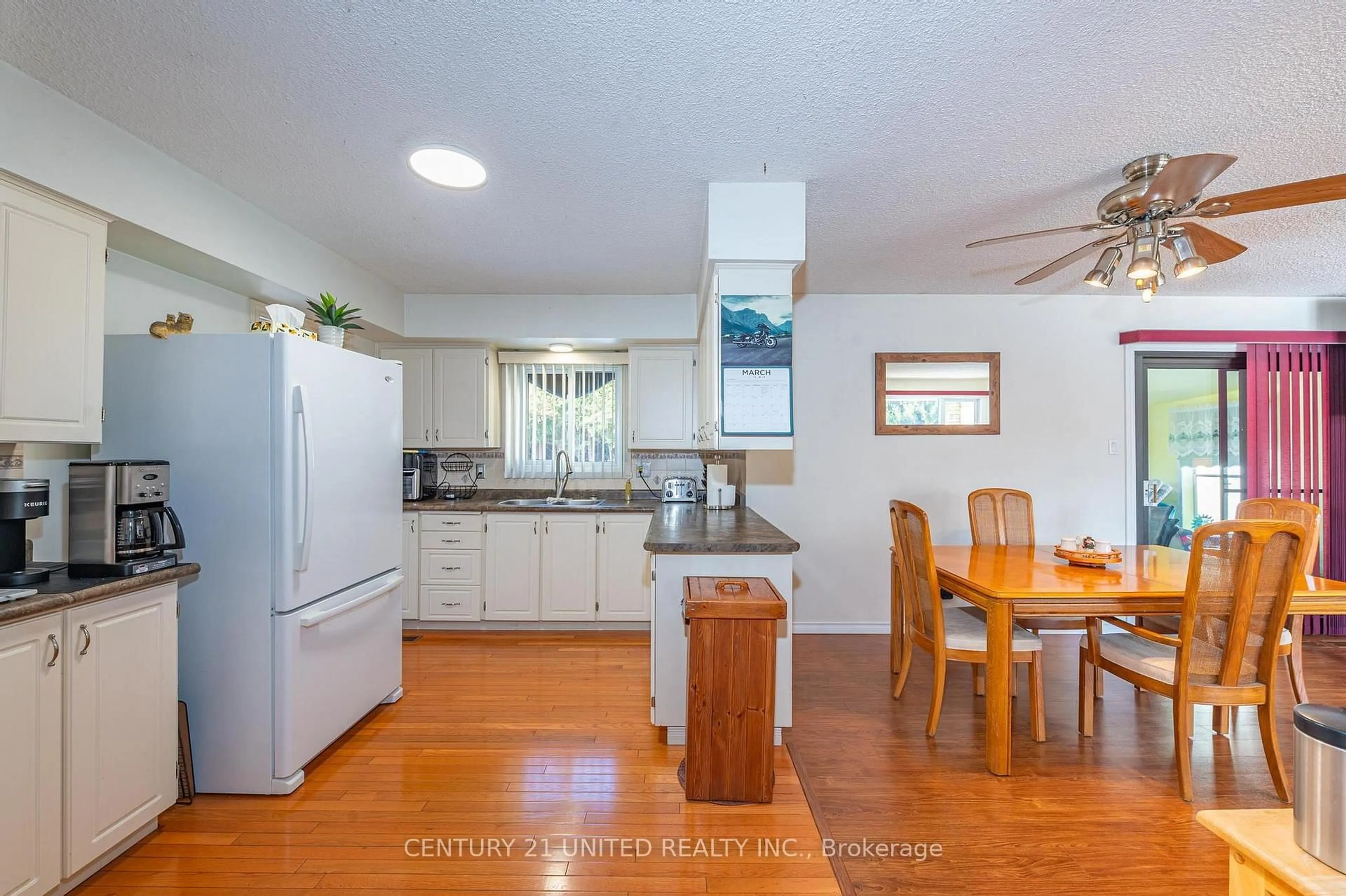 Standard kitchen, unknown for 622 Brick Rd, Selwyn Ontario K0L 1T0