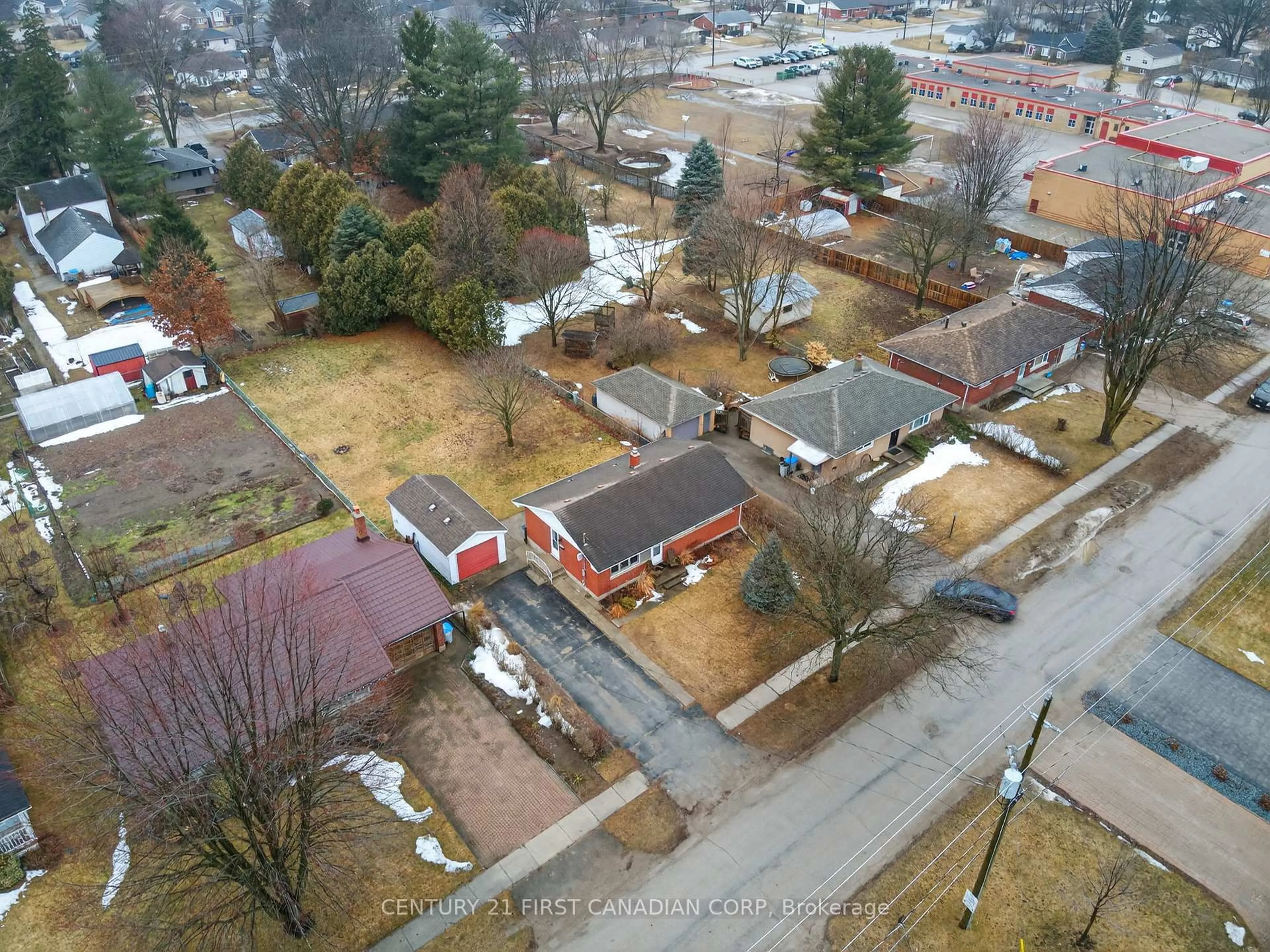 A pic from outside/outdoor area/front of a property/back of a property/a pic from drone, street for 248 Beattie St, Strathroy-Caradoc Ontario N7G 2X3