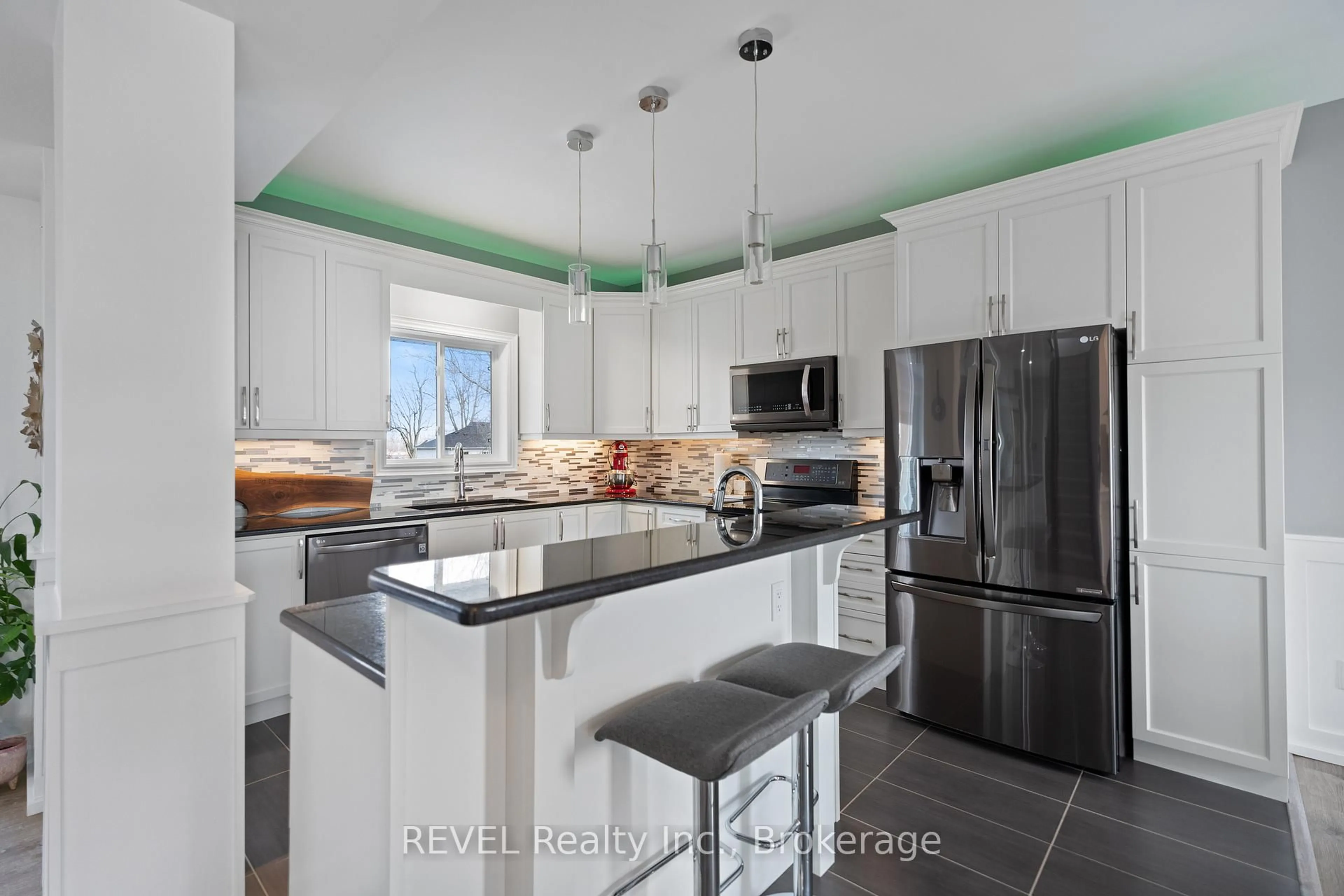 Open concept kitchen, ceramic/tile floor for 1018 Kerby St, Fort Erie Ontario L2A 0B9