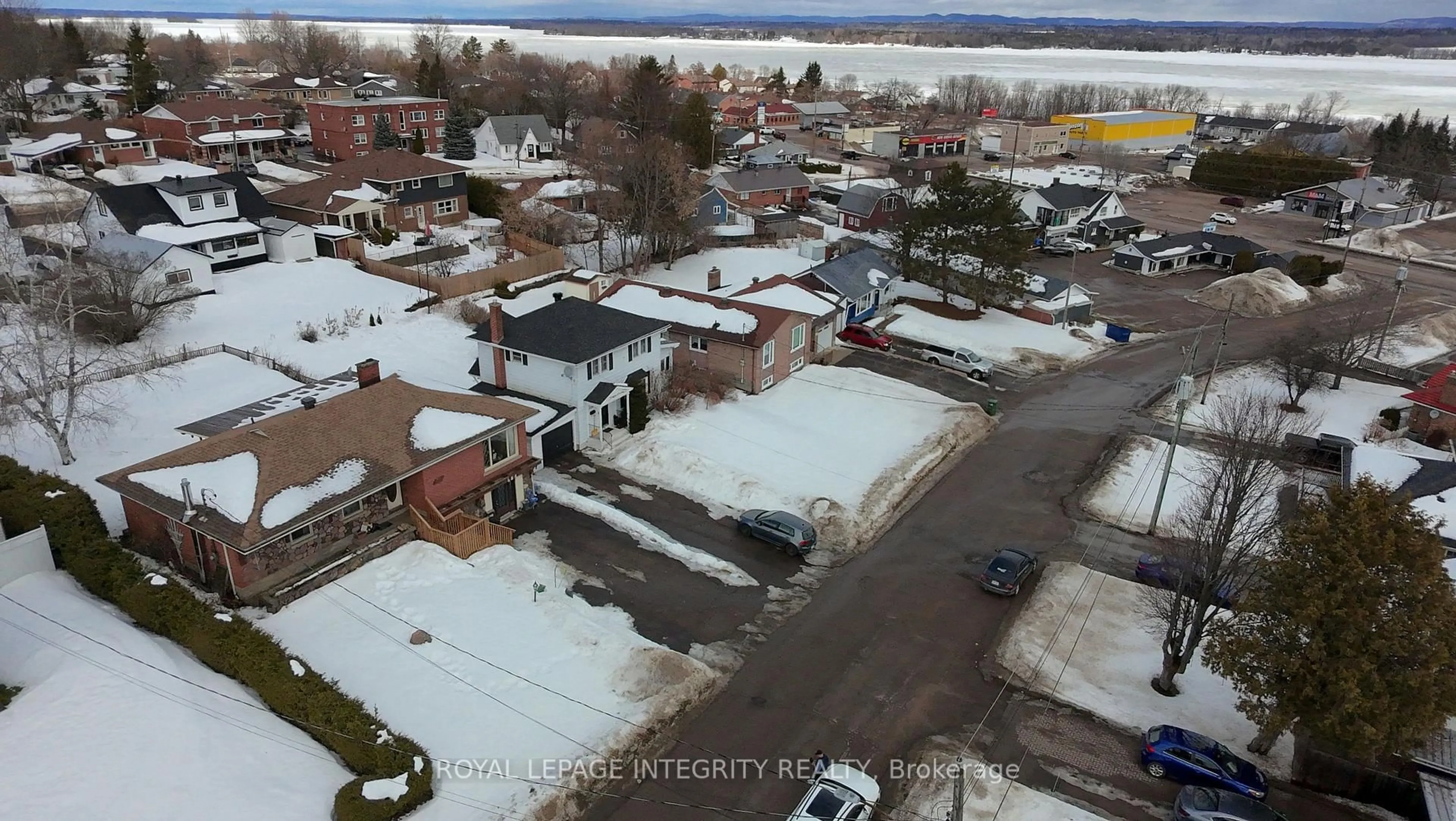 A pic from outside/outdoor area/front of a property/back of a property/a pic from drone, street for 228 CLEMOW Ave, Pembroke Ontario K8A 2C8