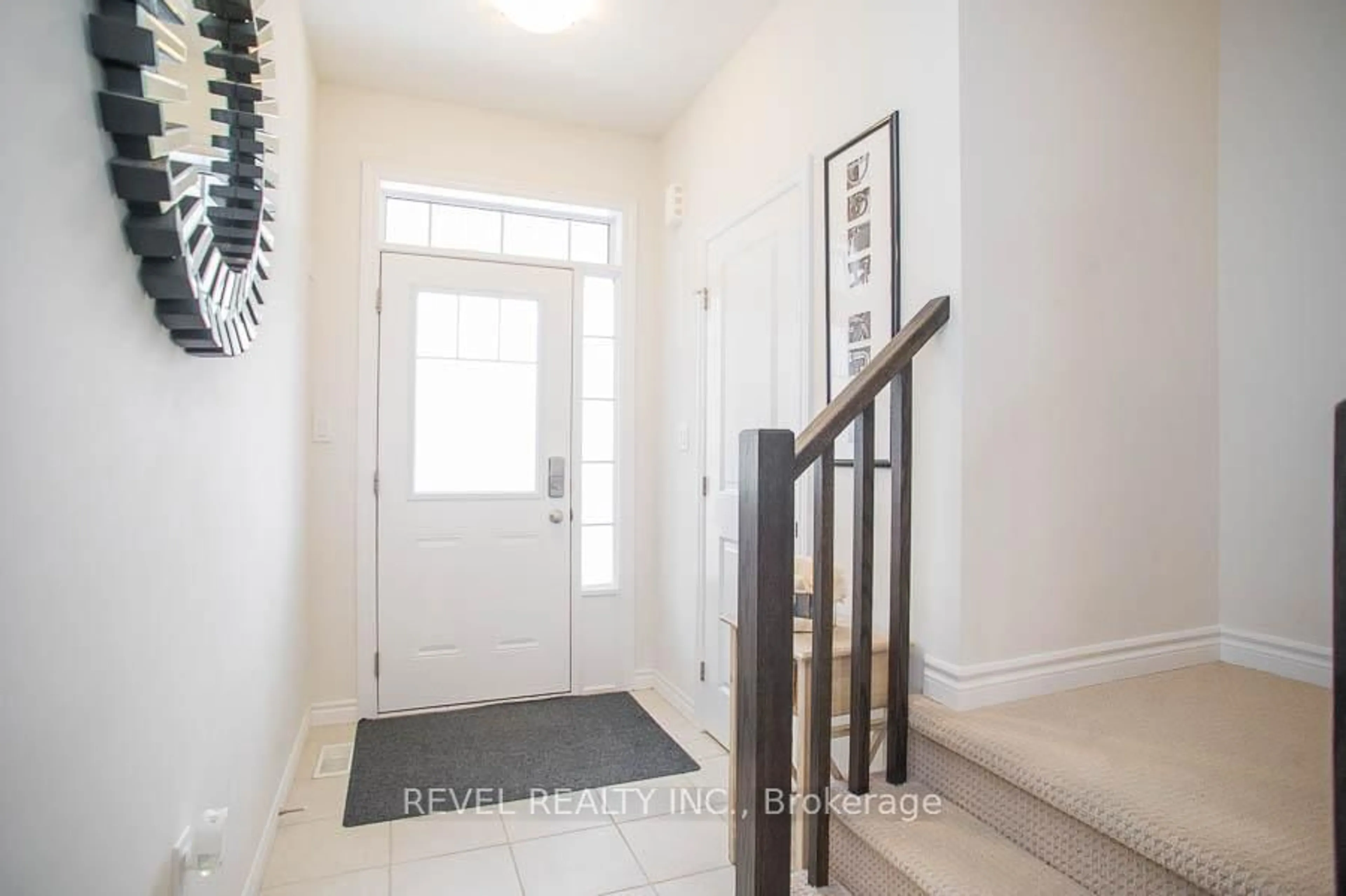 Indoor entryway for 1 Tom Brown Dr #7, Brant Ontario N3L 0H8