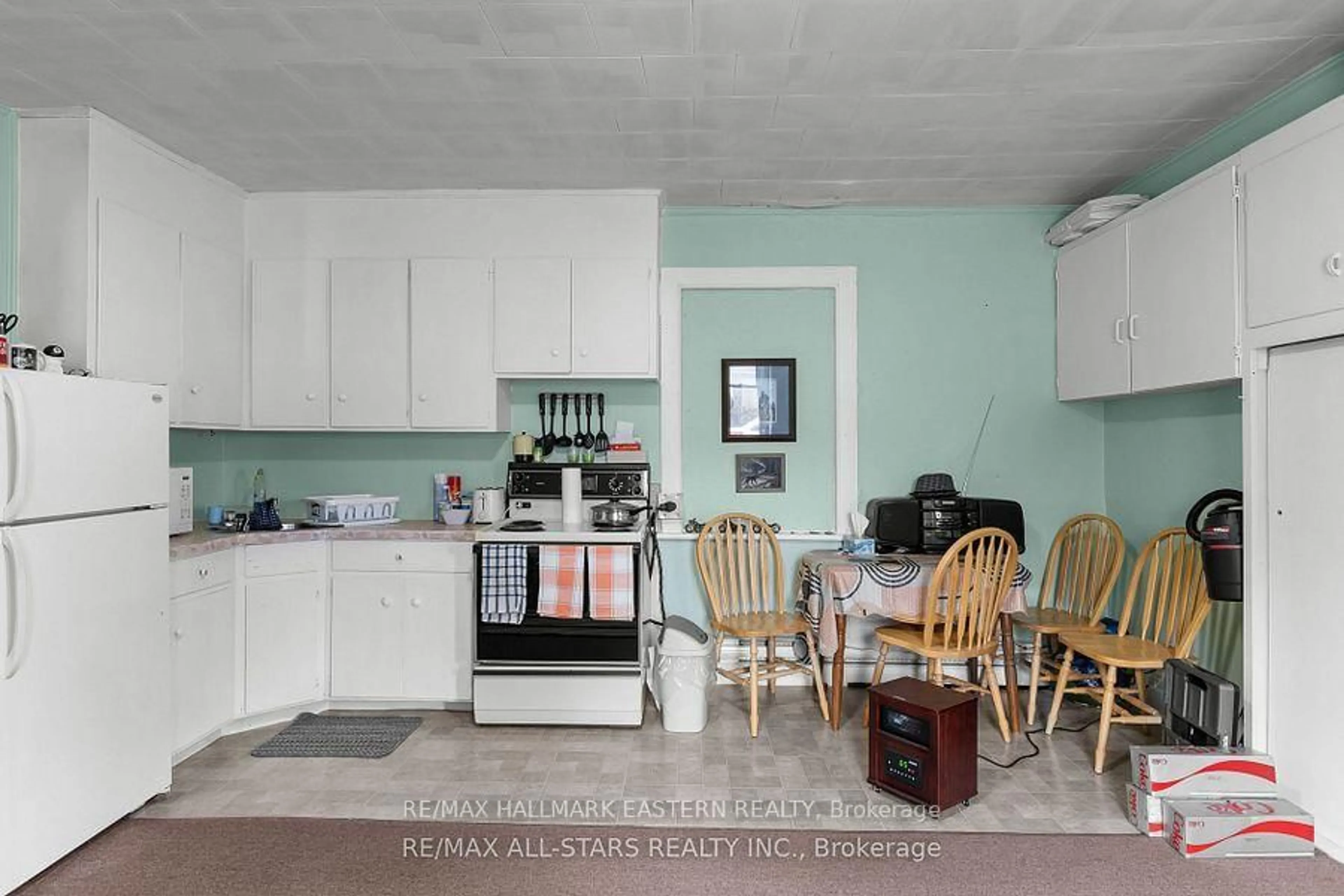 Standard kitchen, unknown for 15 Albert St, Selwyn Ontario K0L 2H0