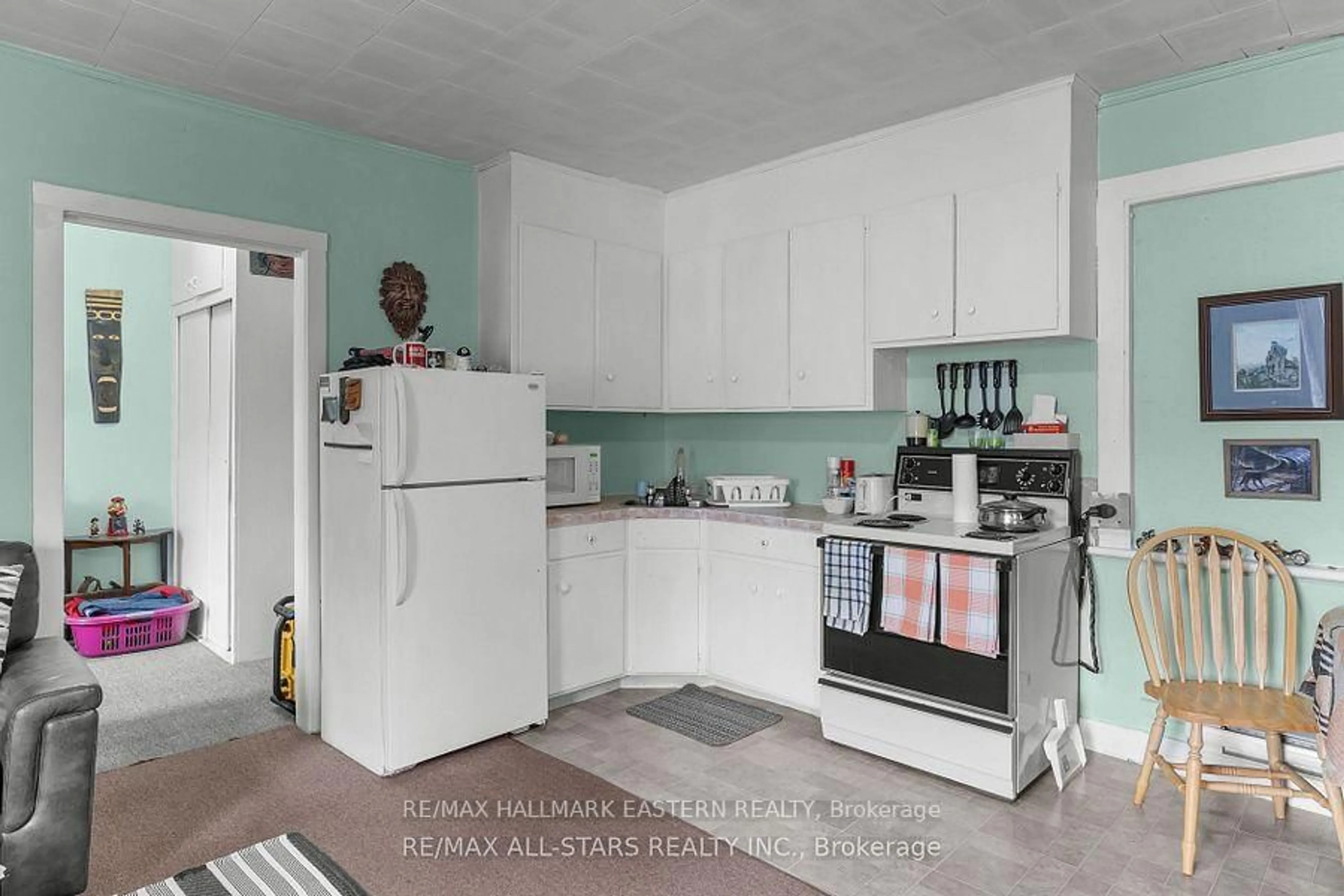 Standard kitchen, unknown for 15 Albert St, Selwyn Ontario K0L 2H0