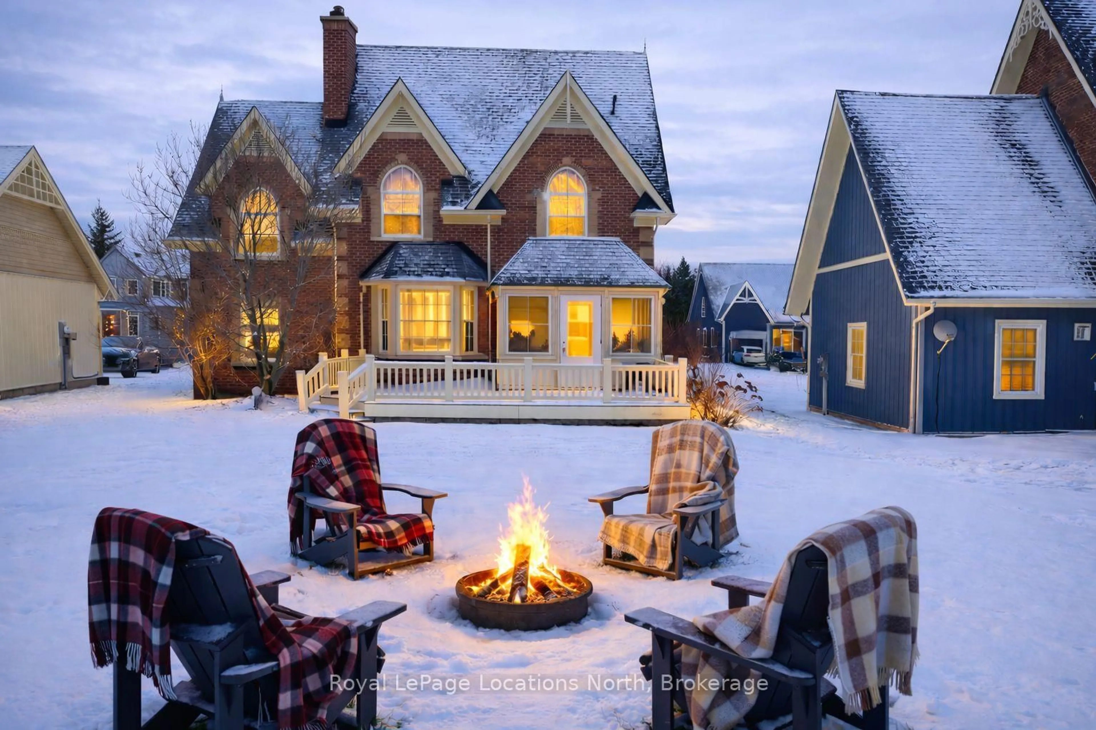 Patio, street for 202 Snowbridge Way, Blue Mountains Ontario L9Y 0V1