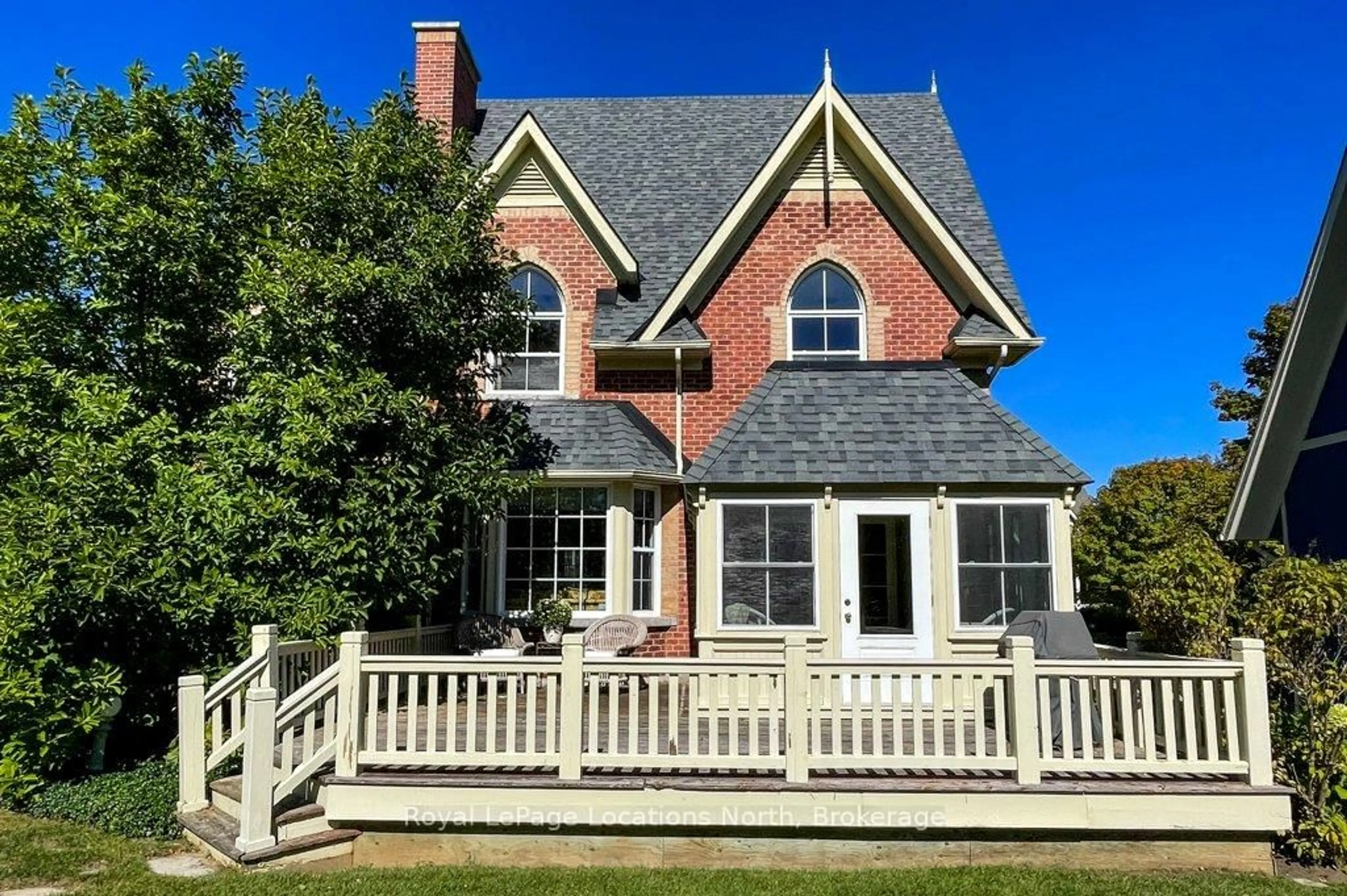 Home with vinyl exterior material, unknown for 202 Snowbridge Way, Blue Mountains Ontario L9Y 0V1