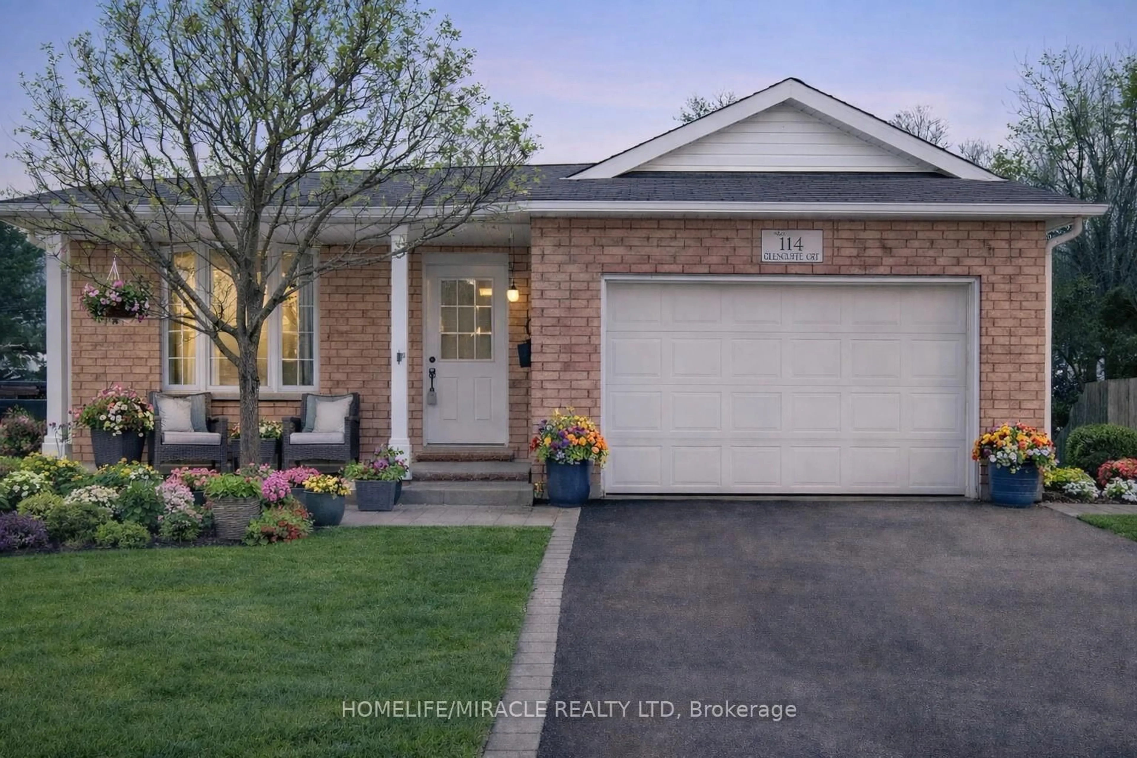 Home with brick exterior material, street for 114 Glencliffe Crt, Kitchener Ontario N2B 3X1