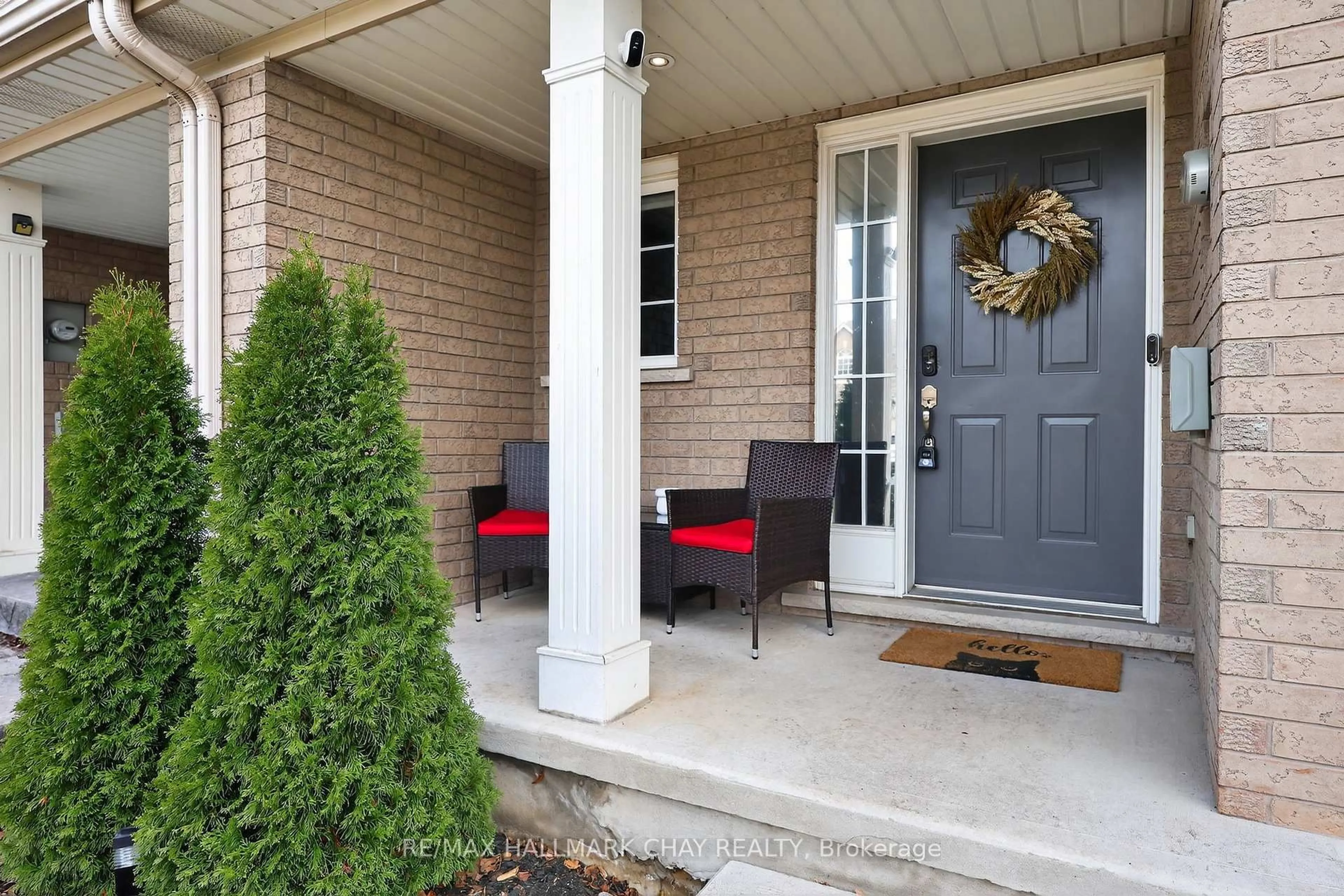 Indoor entryway for 160 McBride Dr, St. Catharines Ontario L2S 4E3