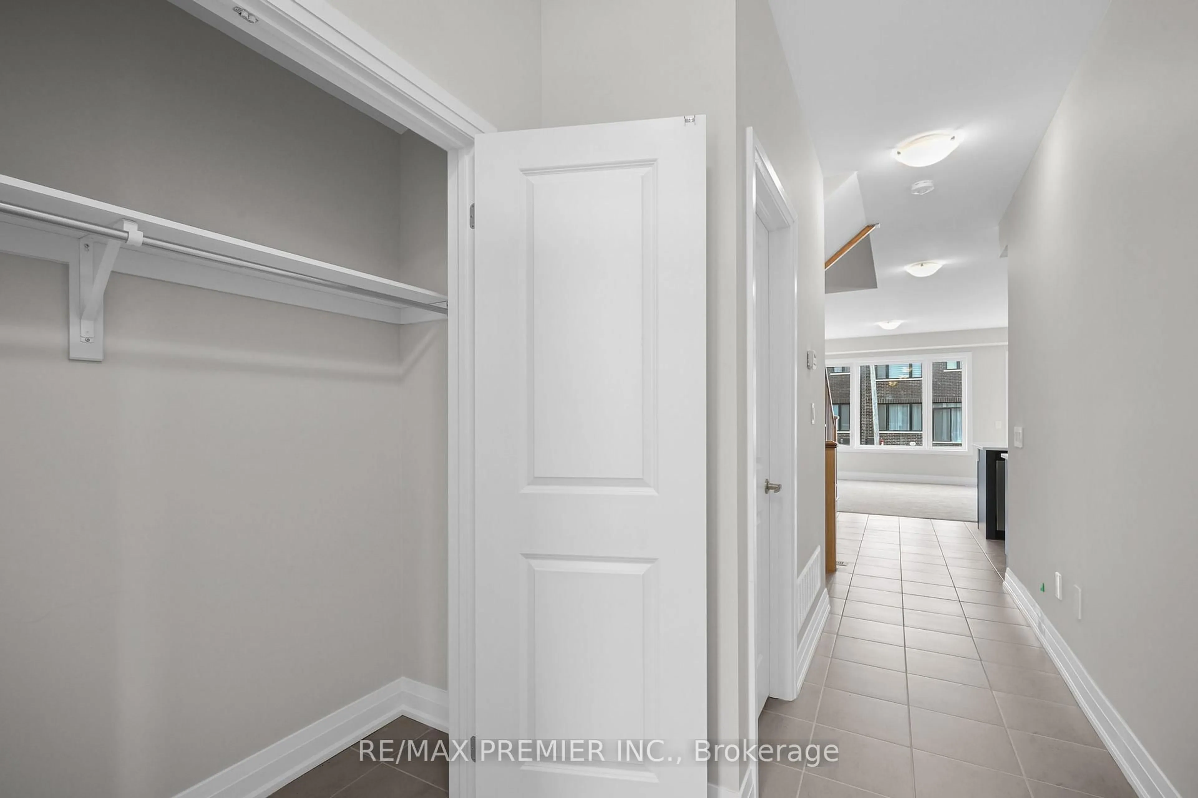 Indoor entryway for 138 Corley St, Kawartha Lakes Ontario K9V 0R4