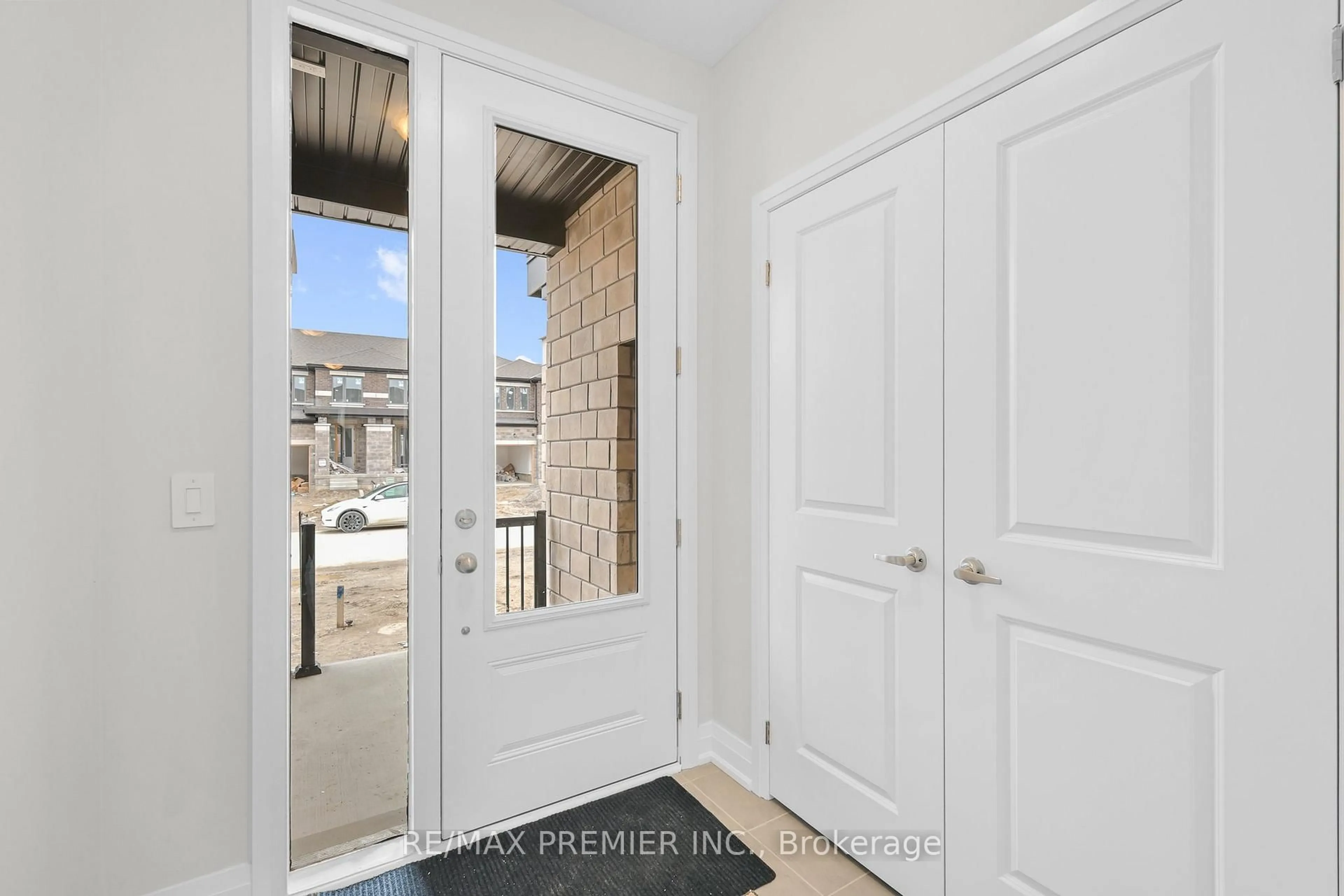 Indoor entryway for 138 Corley St, Kawartha Lakes Ontario K9V 0R4