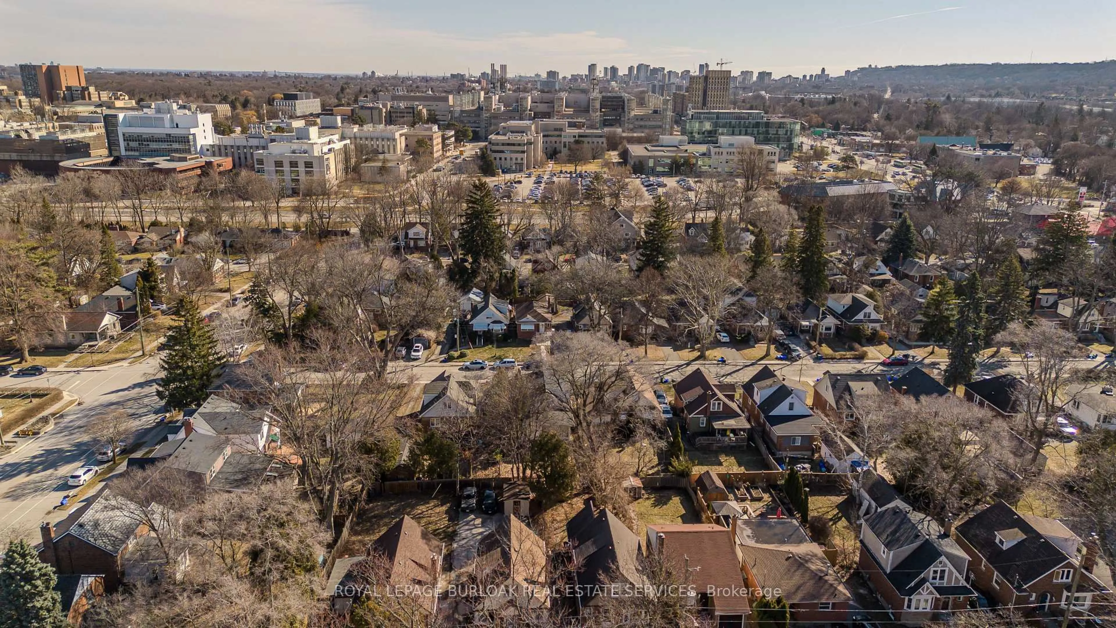 A pic from outside/outdoor area/front of a property/back of a property/a pic from drone, city buildings view from balcony for 34 Hollywood St, Hamilton Ontario L8S 3K6