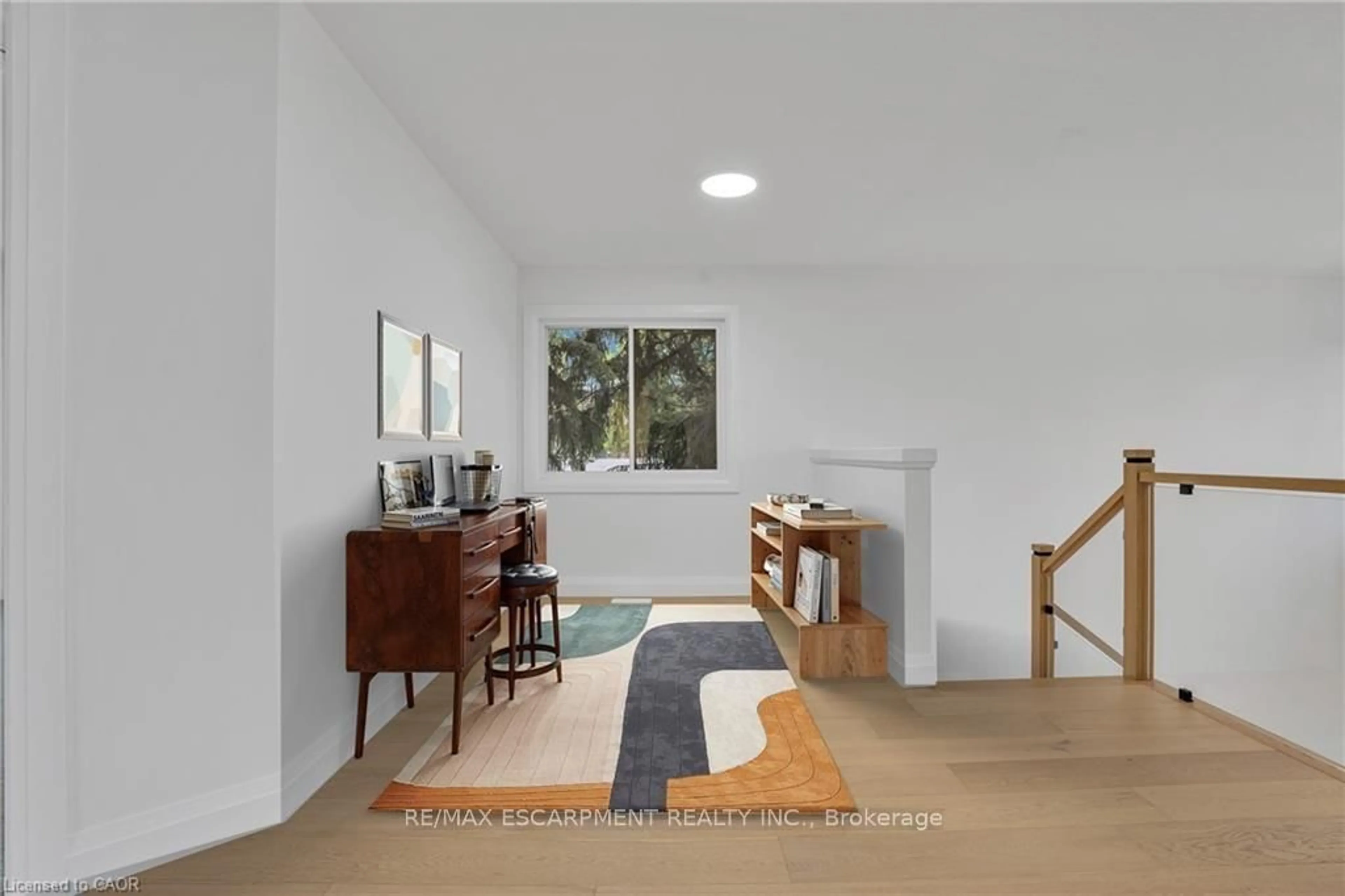 Unknown for 382A Southcote Rd, Hamilton Ontario L9G 2W3