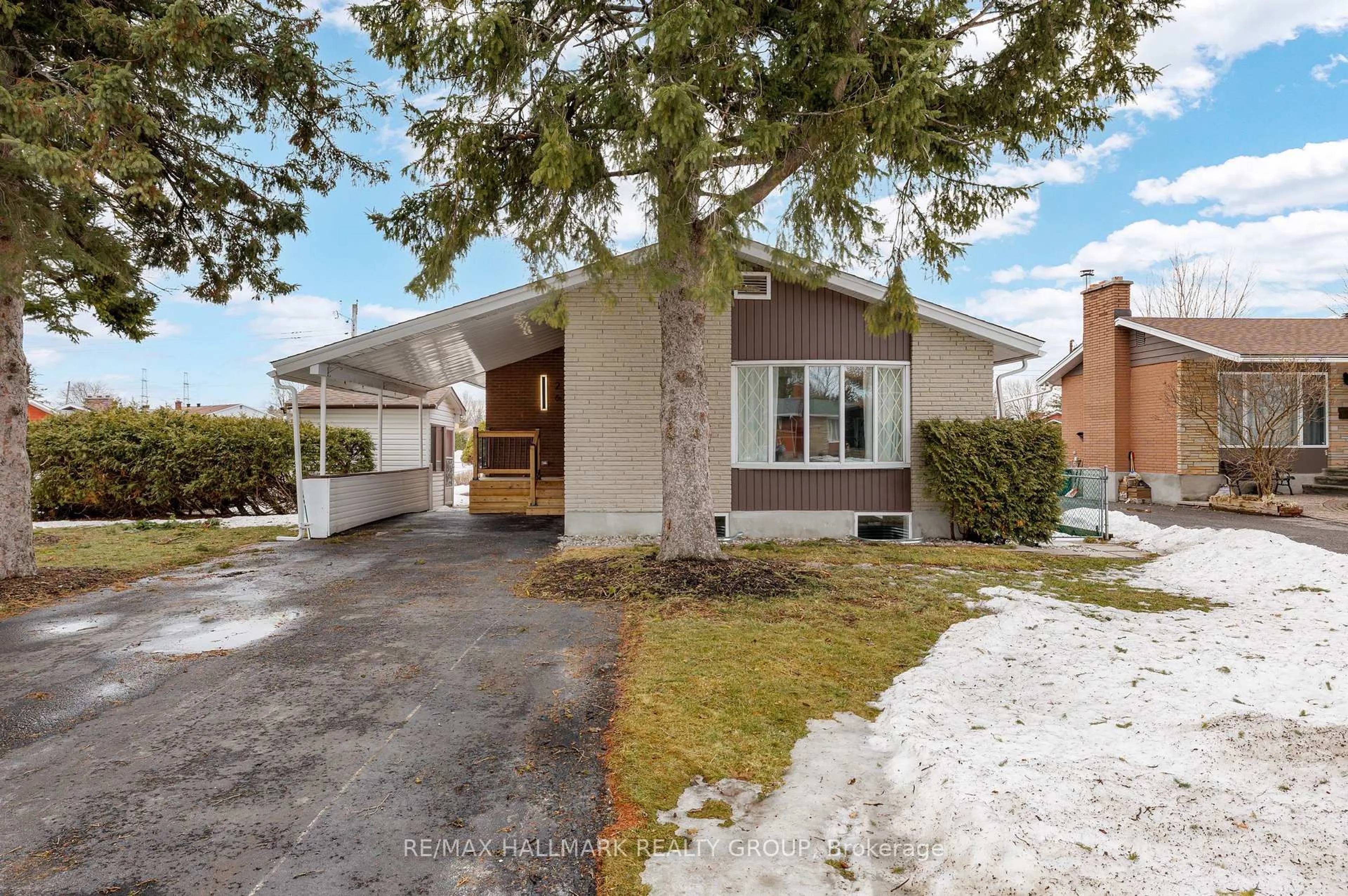 Home with vinyl exterior material, street for 26 SPRING GARDEN Ave, Ottawa Ontario K2G 3B4