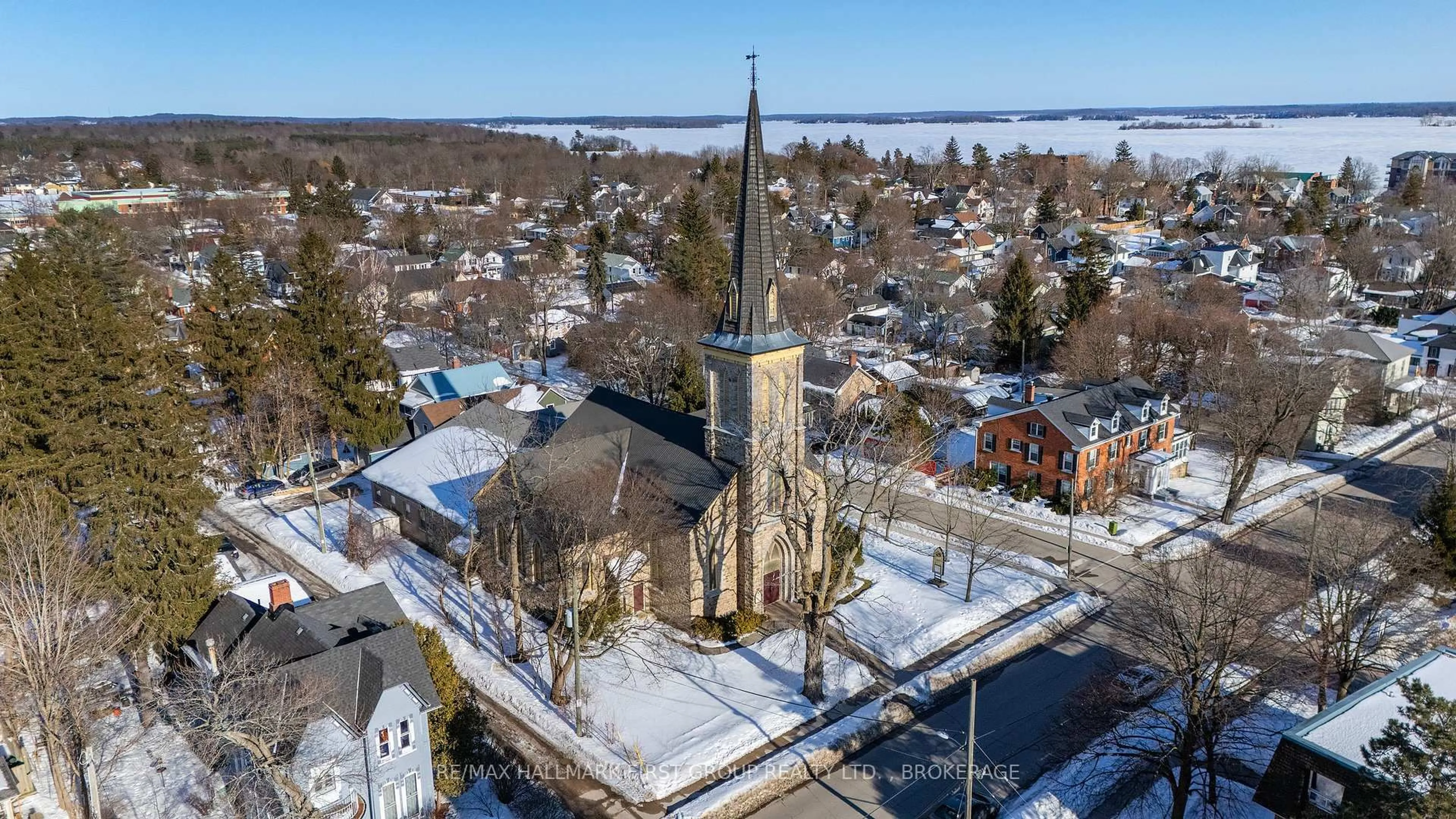 A pic from outside/outdoor area/front of a property/back of a property/a pic from drone, street for 175 Stone St, Gananoque Ontario K7G 2A2