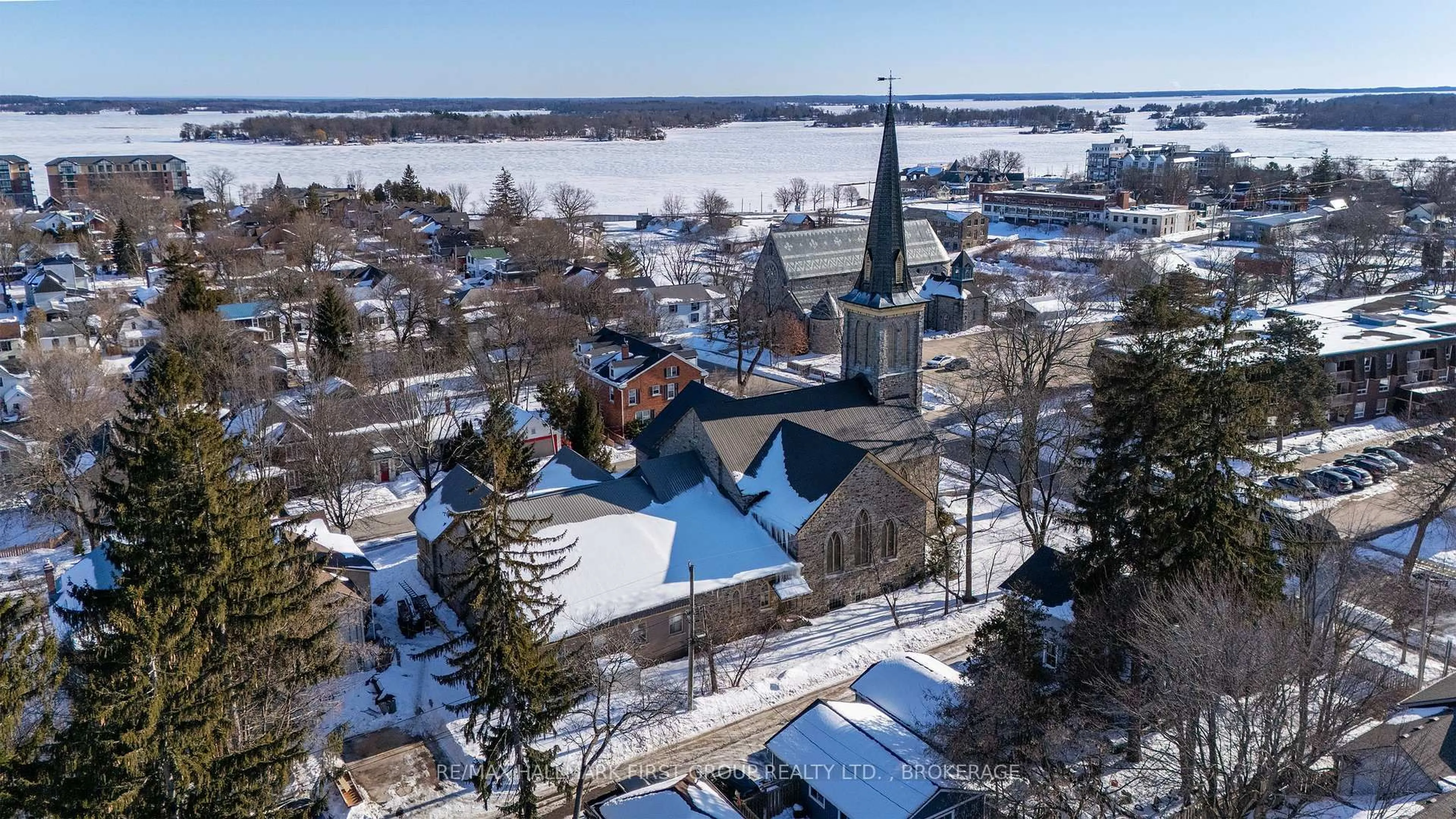 A pic from outside/outdoor area/front of a property/back of a property/a pic from drone, street for 175 Stone St, Gananoque Ontario K7G 2A2