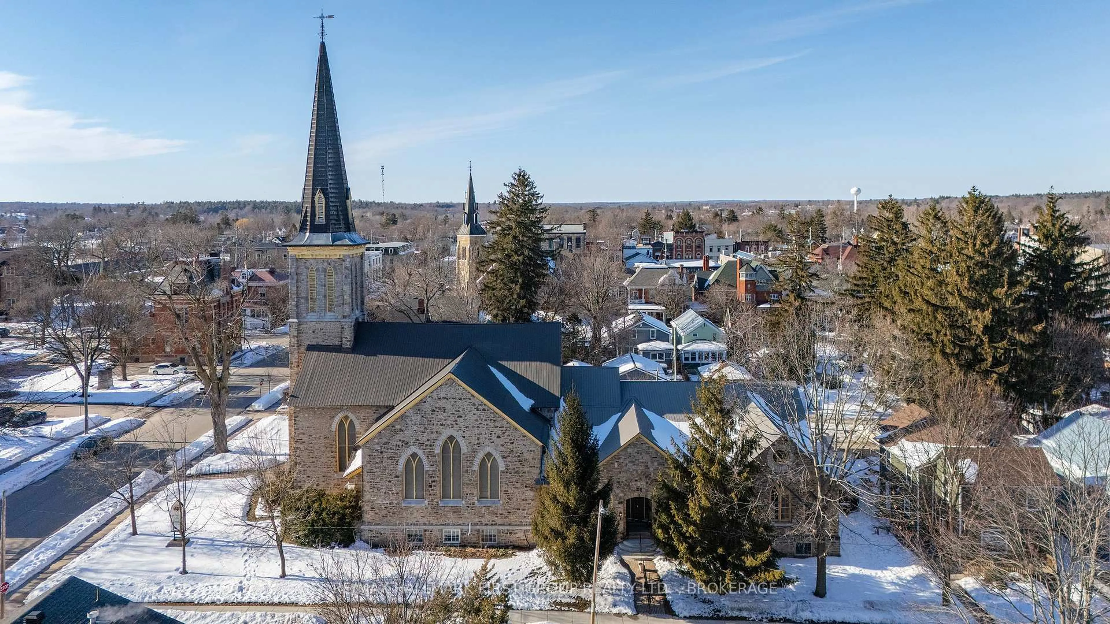 A pic from outside/outdoor area/front of a property/back of a property/a pic from drone, street for 175 Stone St, Gananoque Ontario K7G 2A2