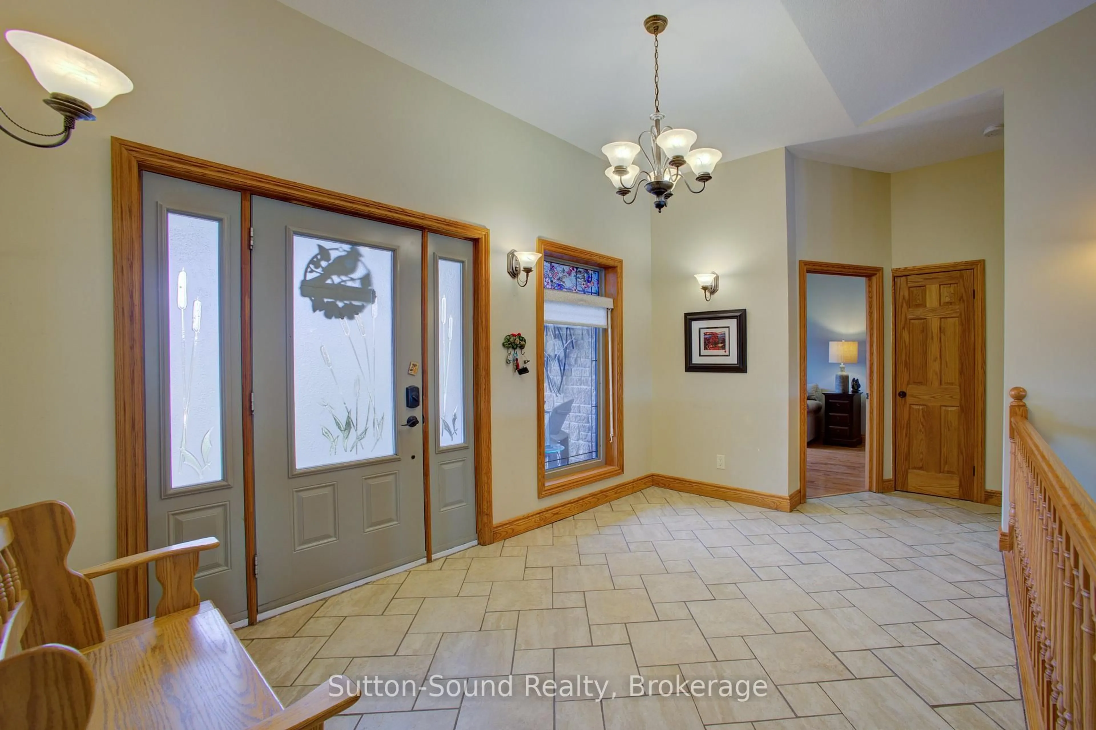 Indoor foyer for 122 Mccullough Lake Dr, Chatsworth Ontario N0H 2V0