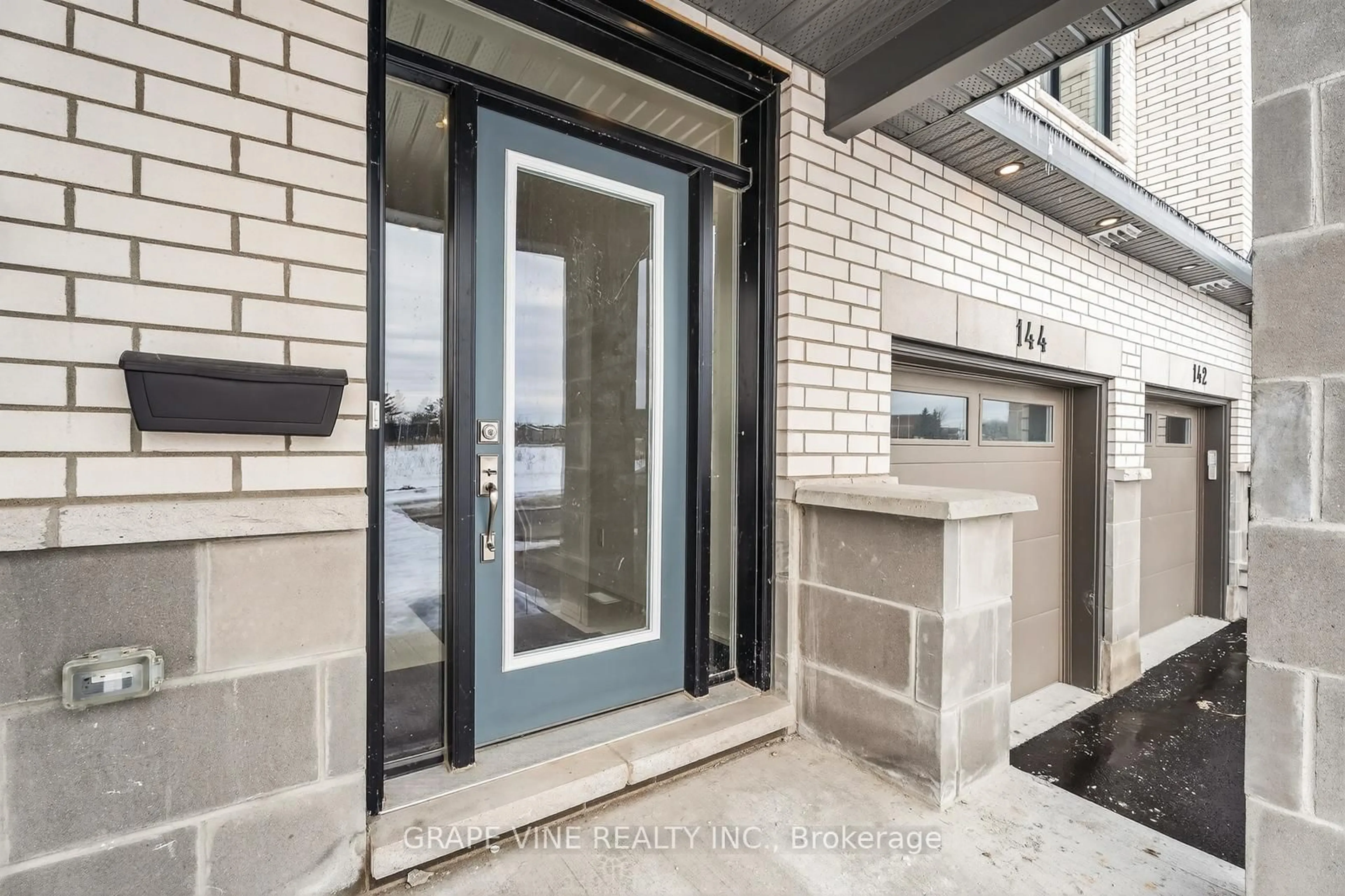 Indoor entryway for 144 Sencha Terr, Barrhaven Ontario K2J 6Z2