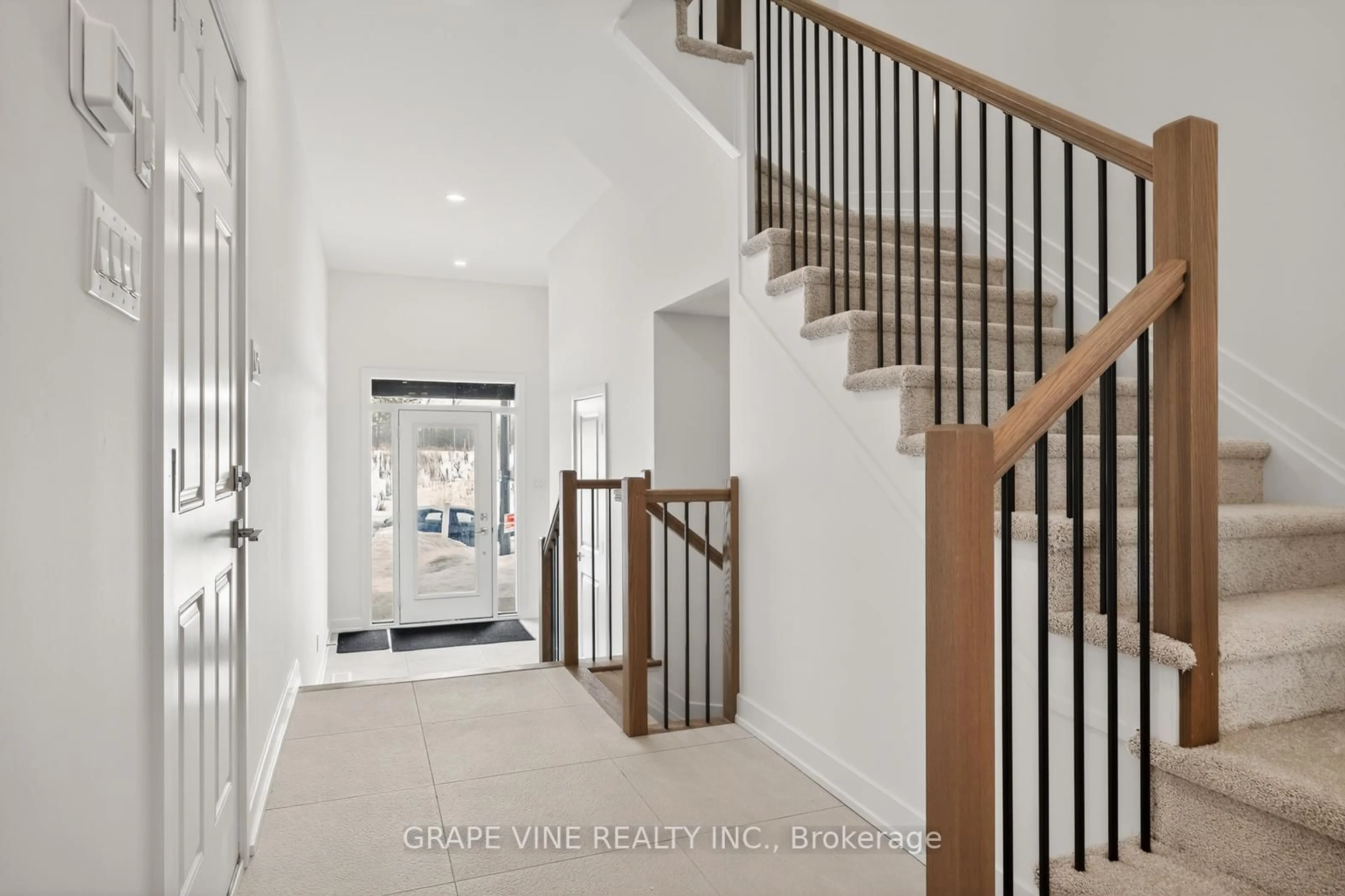 Indoor entryway for 144 Sencha Terr, Barrhaven Ontario K2J 6Z2