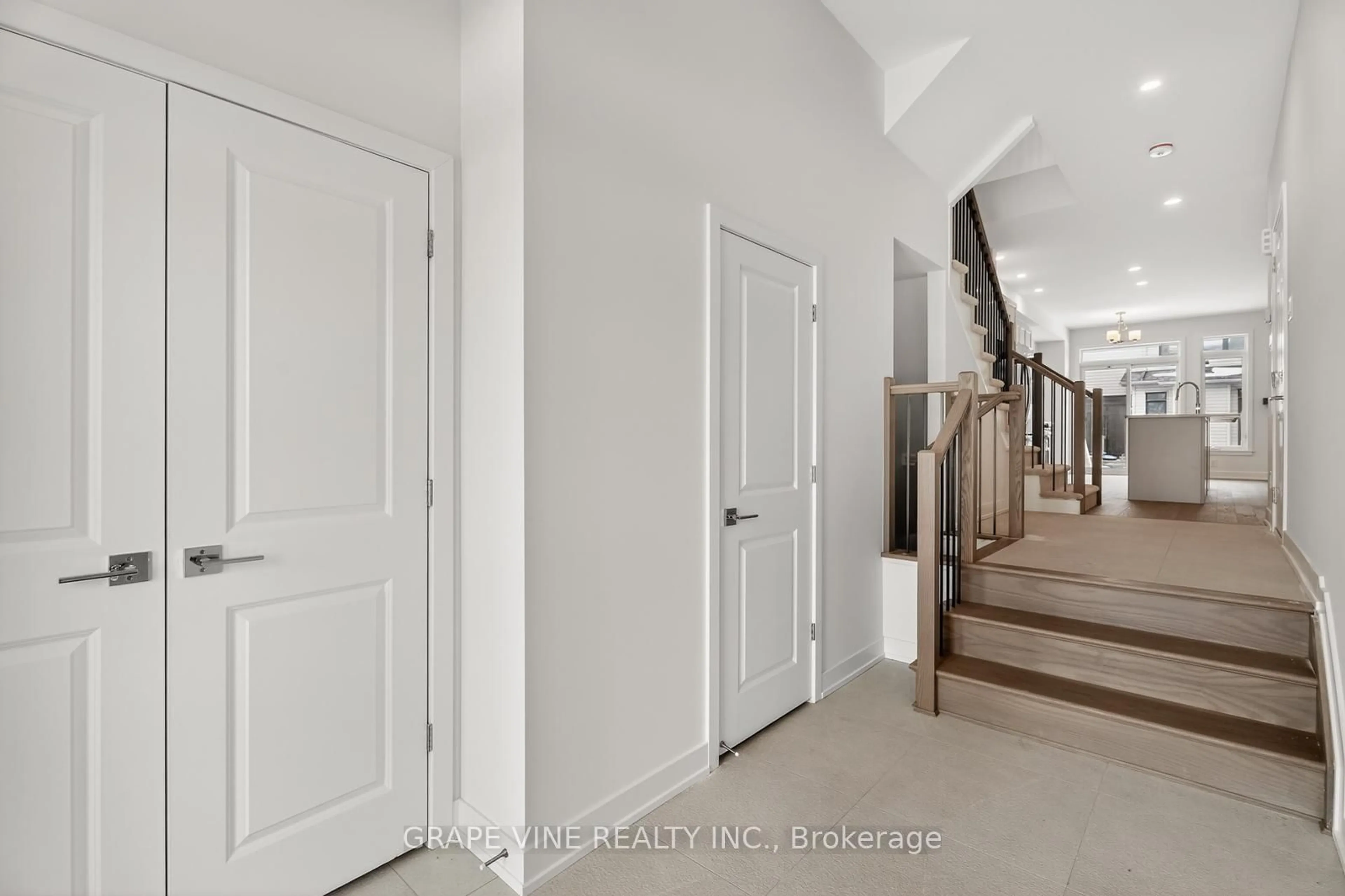 Indoor entryway for 144 Sencha Terr, Barrhaven Ontario K2J 6Z2