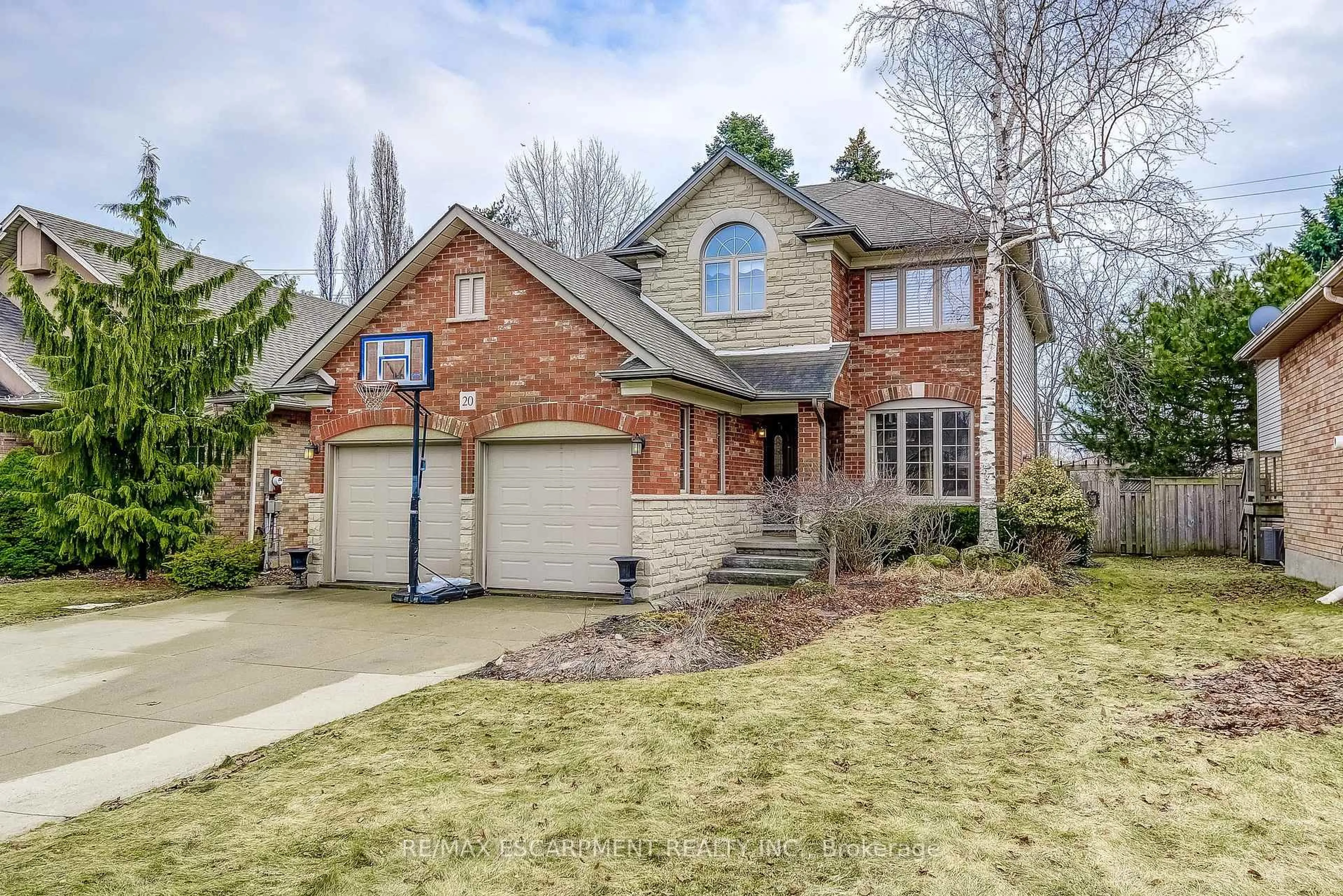 Home with brick exterior material, street for 20 Derbyshire St, Hamilton Ontario L9G 4X9