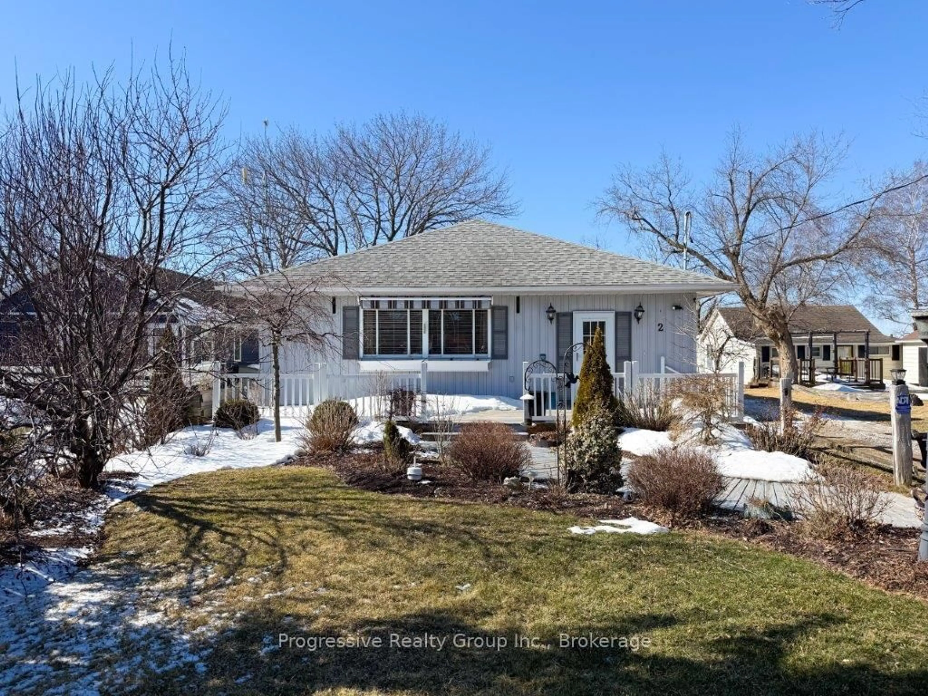 A pic from outside/outdoor area/front of a property/back of a property/a pic from drone, street for 2 Sunset Dr, Haldimand Ontario N0A 1L0