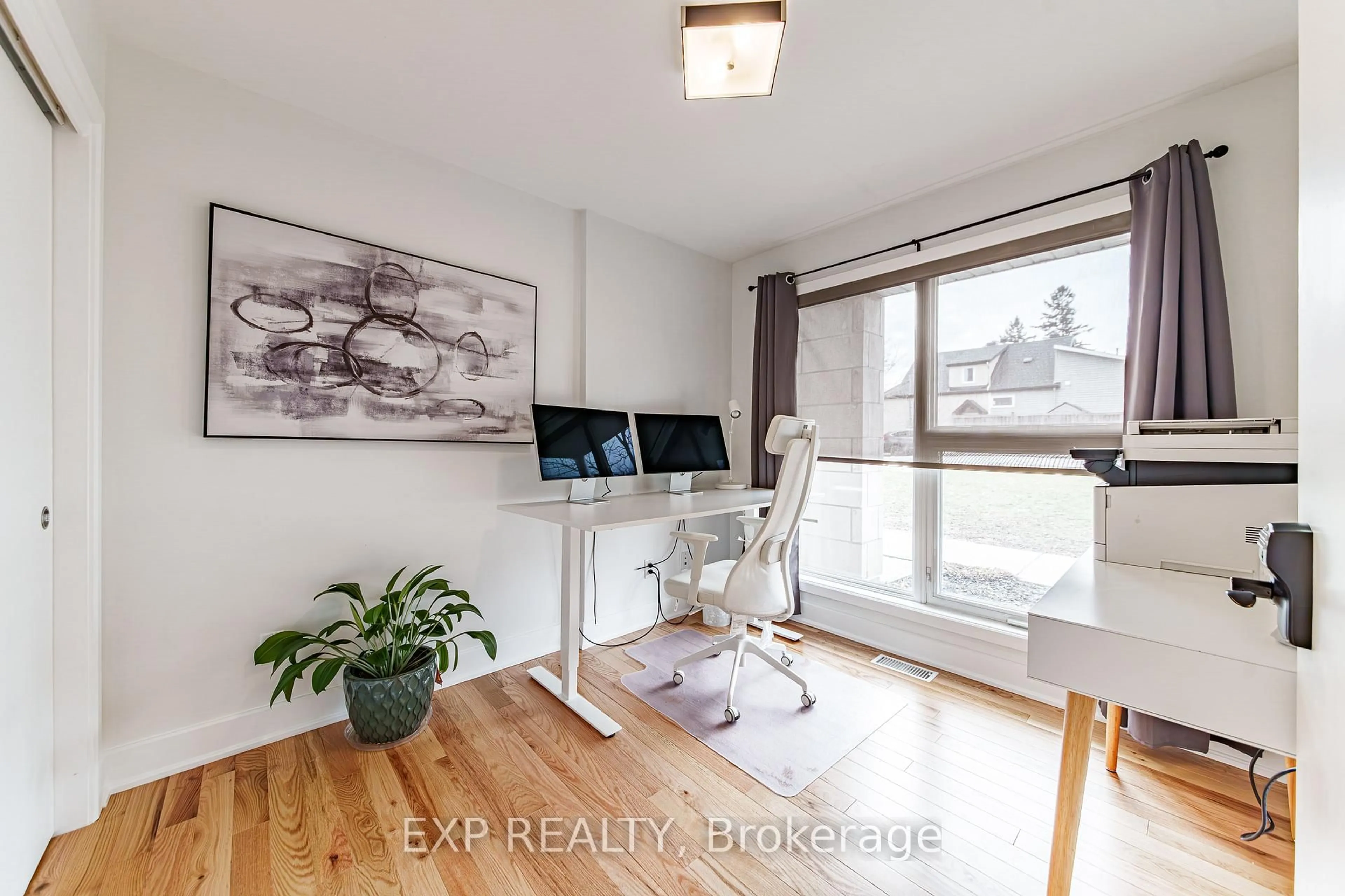 A pic of a room for 63 Young St #D, Ottawa Ontario K1S 5T5