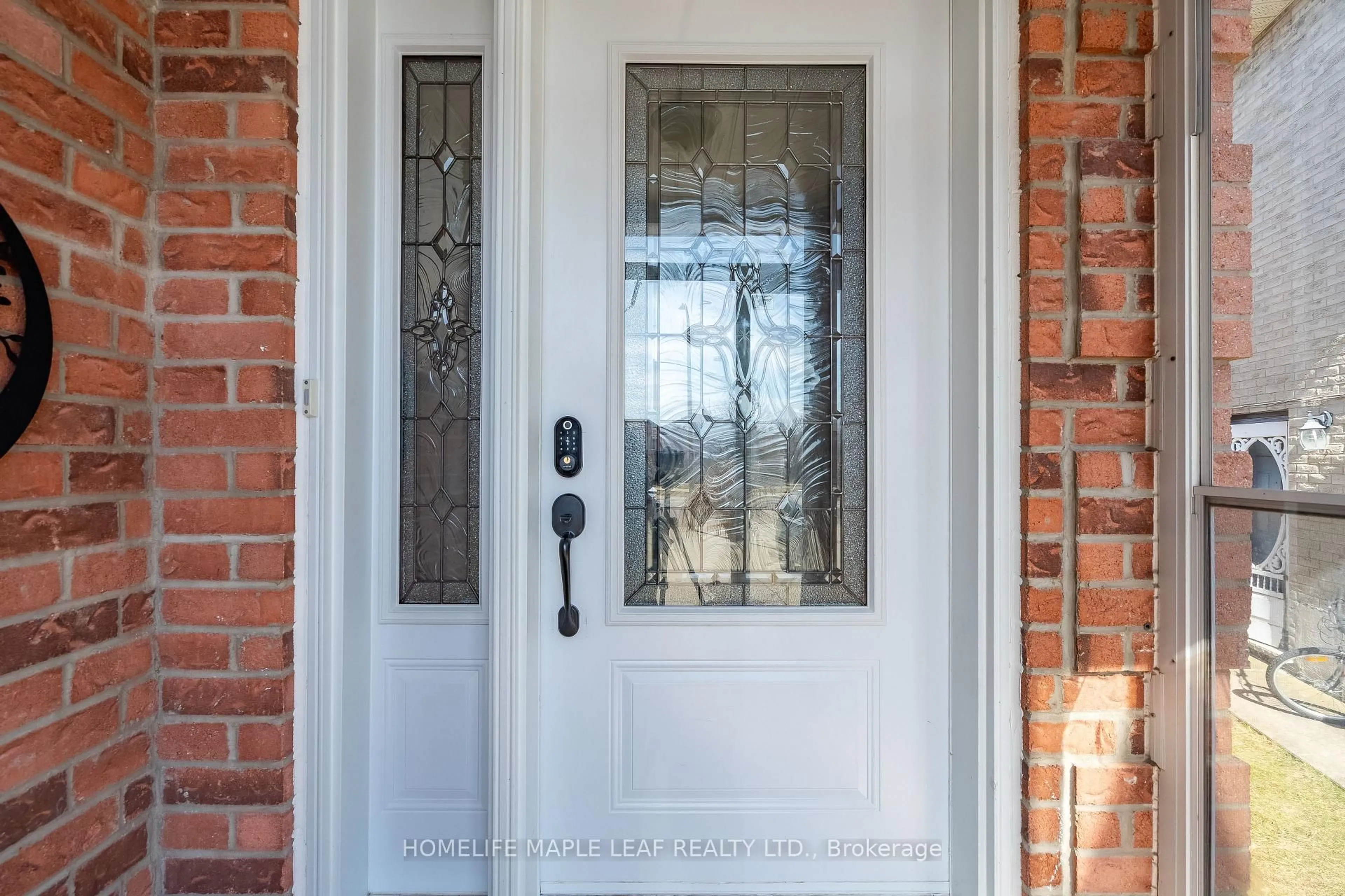 Indoor entryway for 42 Puritan Crt, Hamilton Ontario L8E 4L1