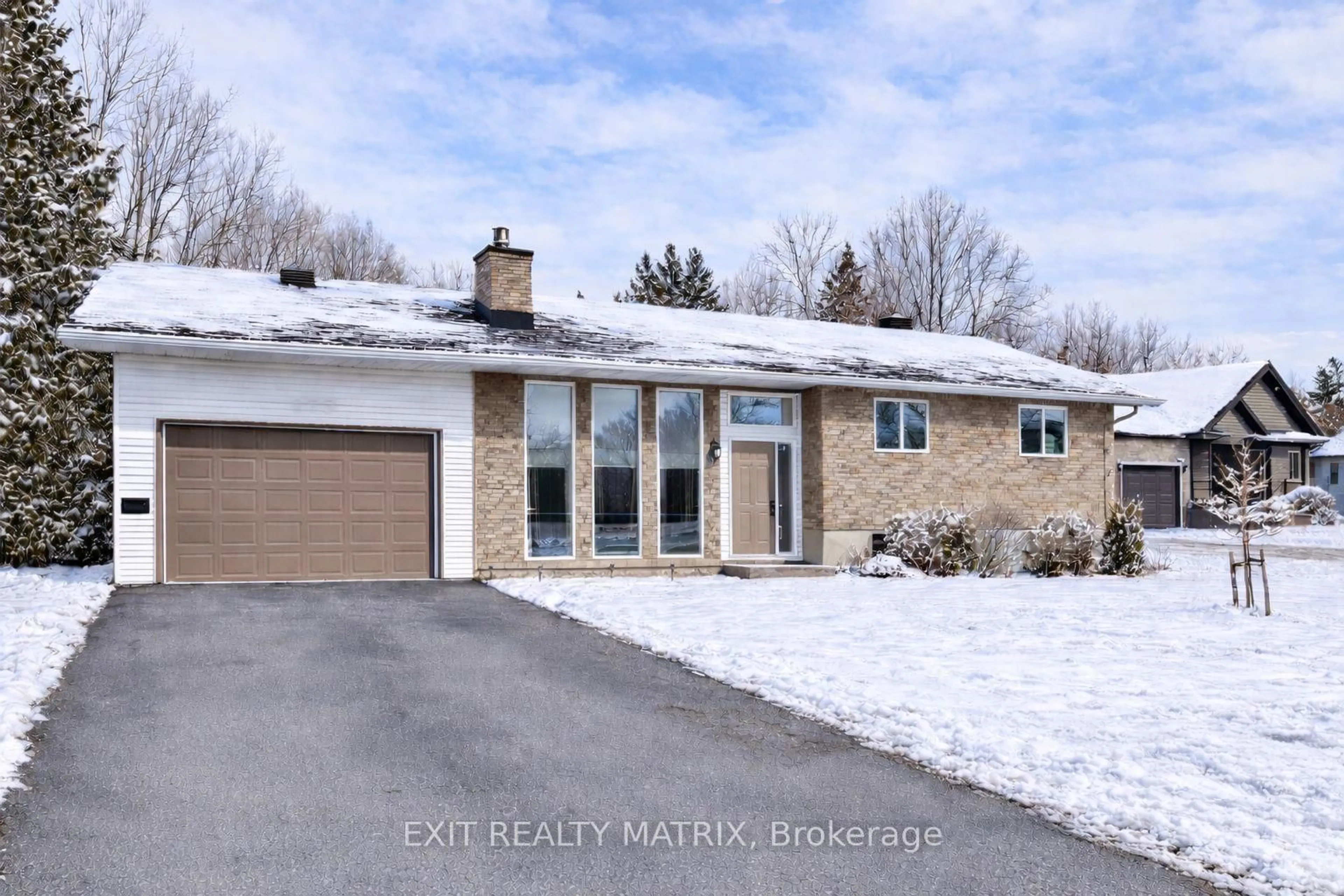 Home with vinyl exterior material, street for 175 Roxanne St, Clarence-Rockland Ontario K0A 1N0