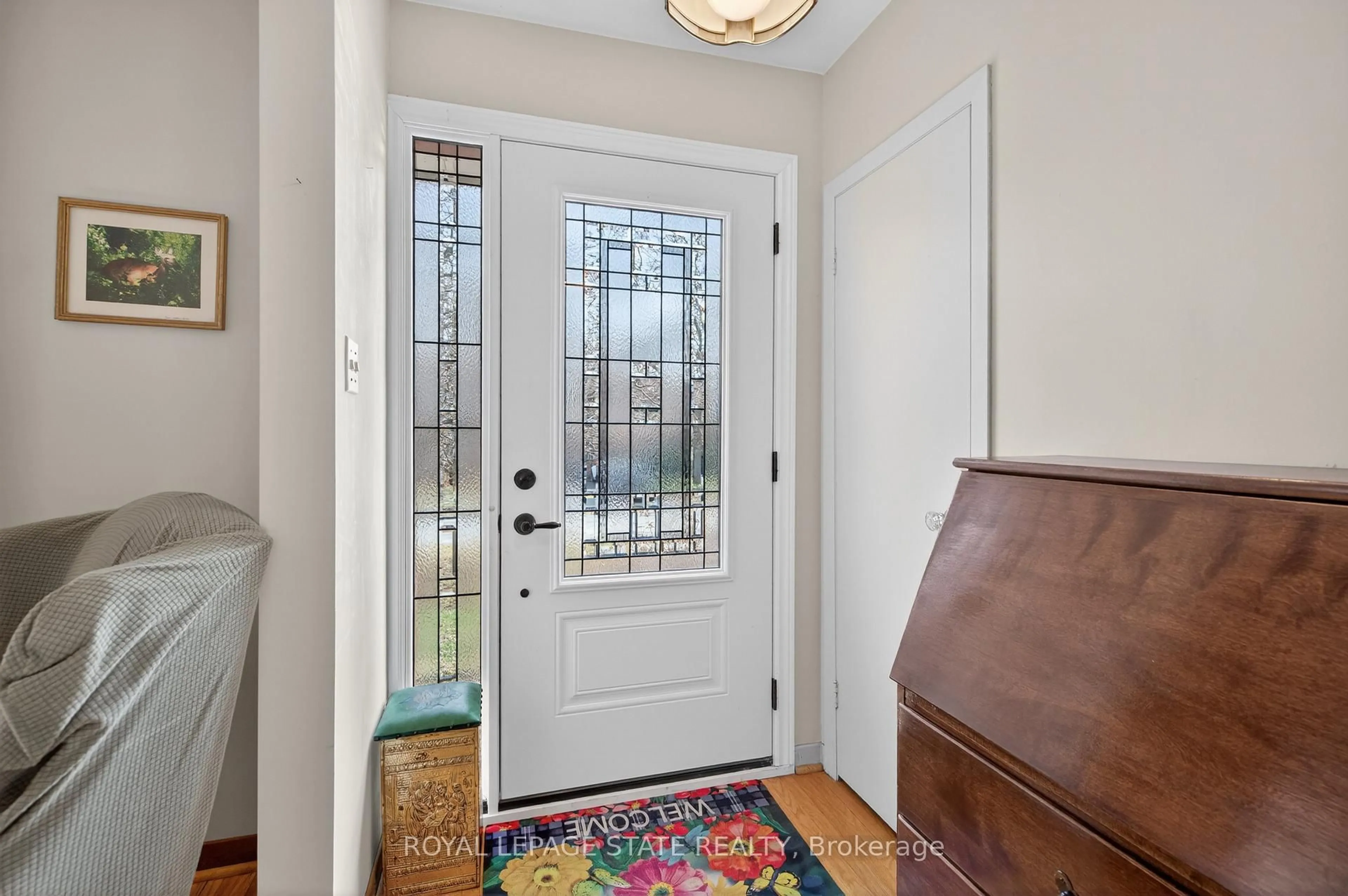 Indoor entryway for 34 Helen St, Hamilton Ontario L9H 1N3