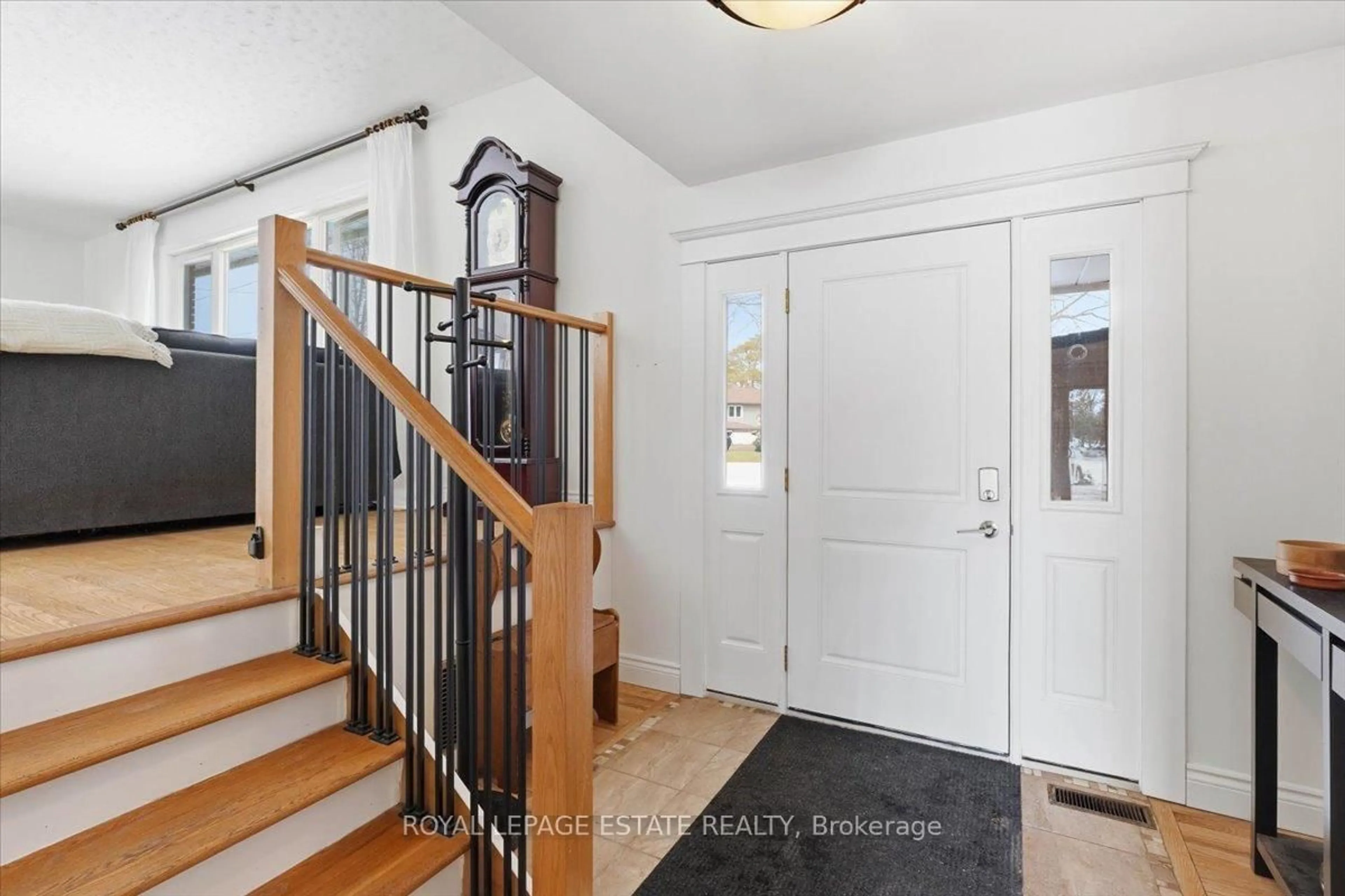 Indoor entryway for 102 GREENFIELD Park, Corbyville Ontario K0K 1V0