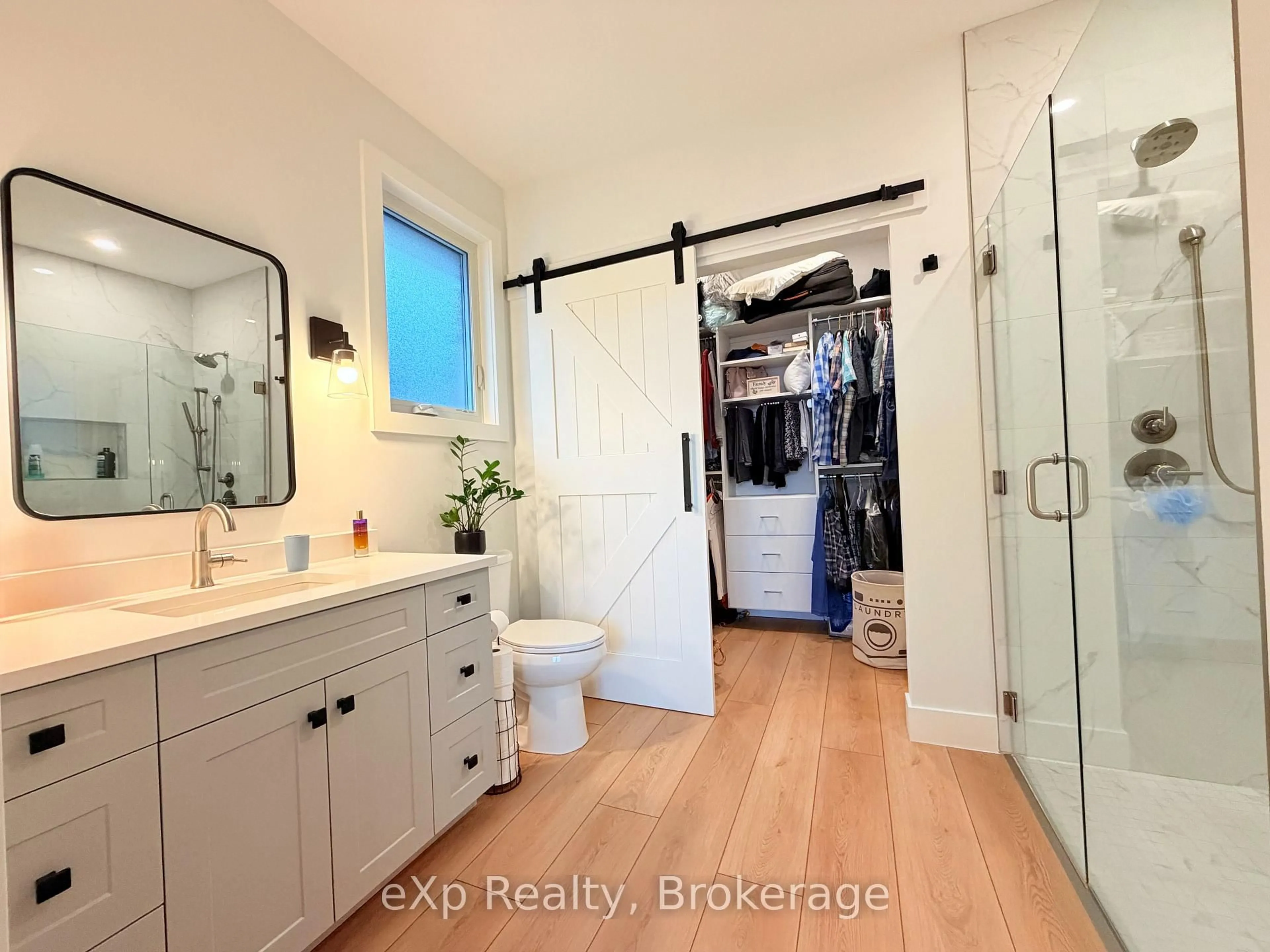 Contemporary bathroom, ceramic/tile floor for 108 Irishwood Lane, Brockton Ontario N0G 2V0