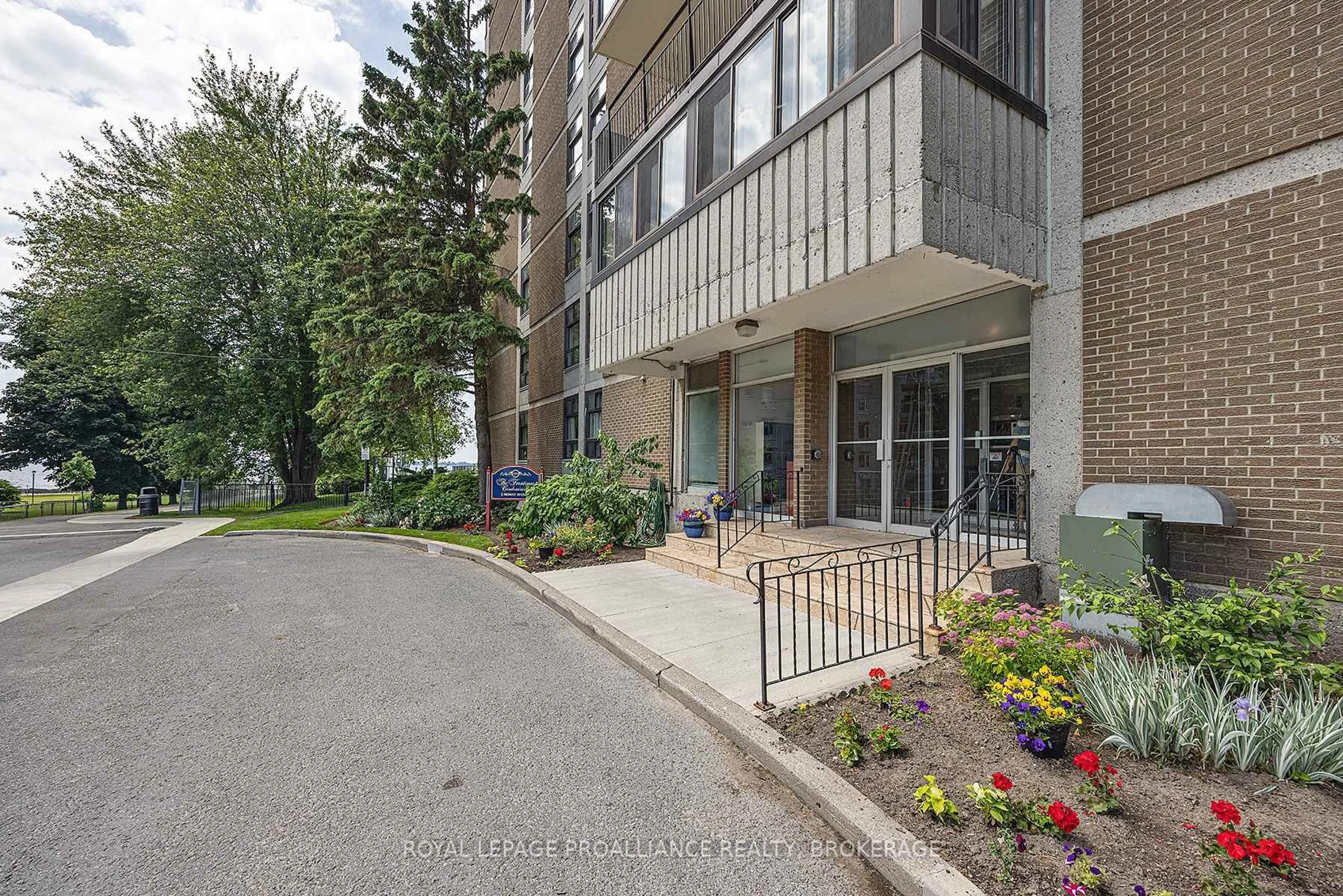 Patio, unknown for 2 Mowat Ave #903, Kingston Ontario K7M 1K1