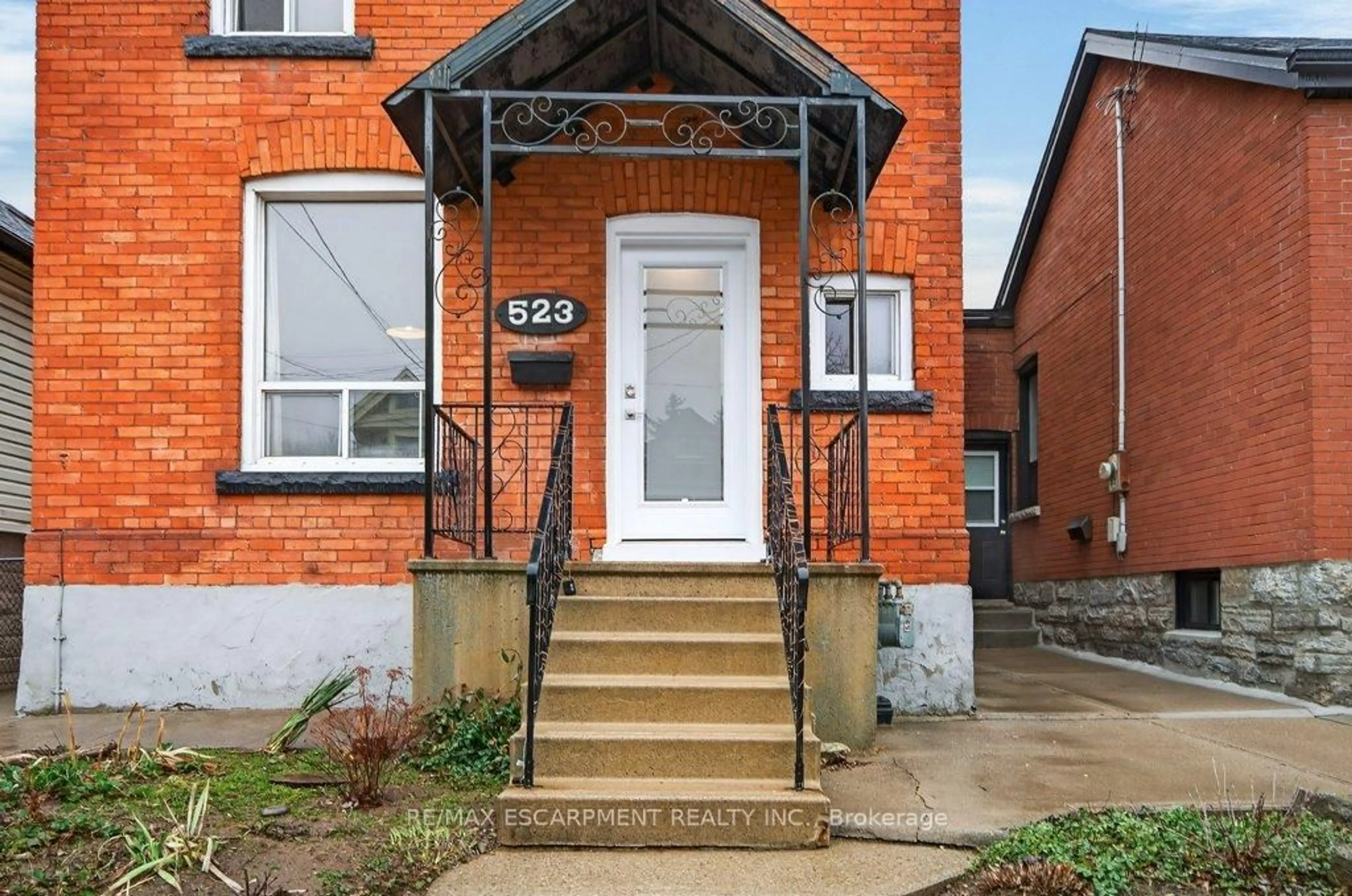 Home with brick exterior material, street for 523 Catharine St, Hamilton Ontario L8L 4V3