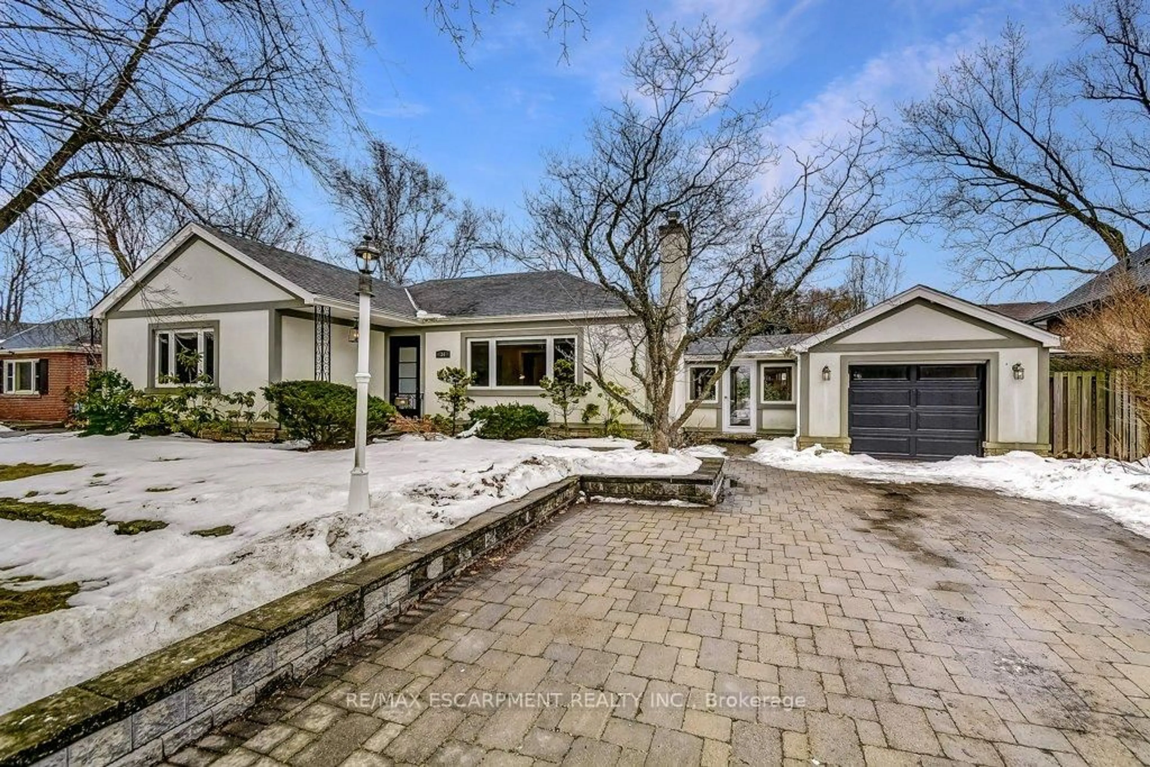 Home with brick exterior material, street for 34 Oakley Crt, Hamilton Ontario L9G 1T5