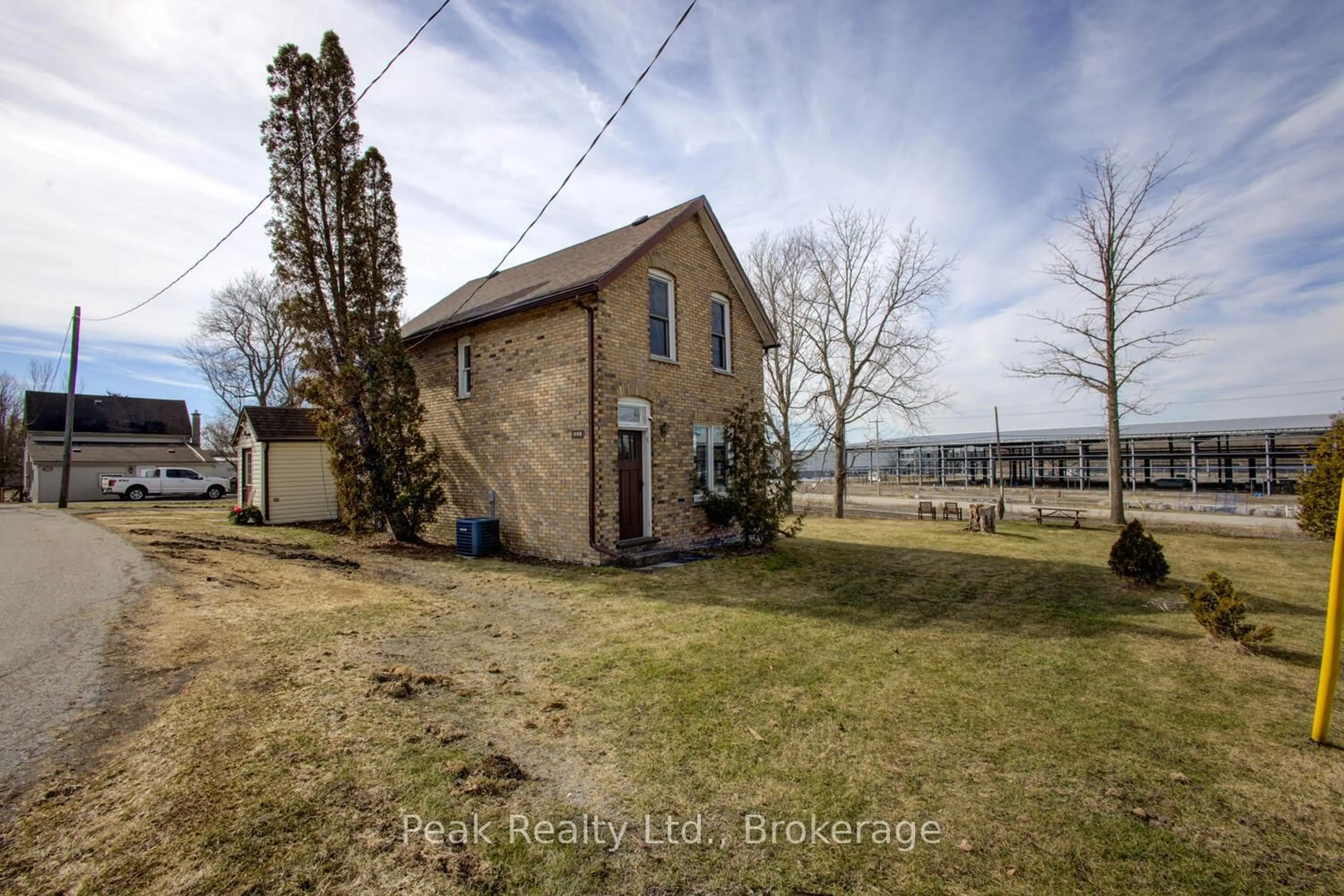 A pic from outside/outdoor area/front of a property/back of a property/a pic from drone, water/lake/river/ocean view for 295 Vincent St, Woodstock Ontario N4S 5M2