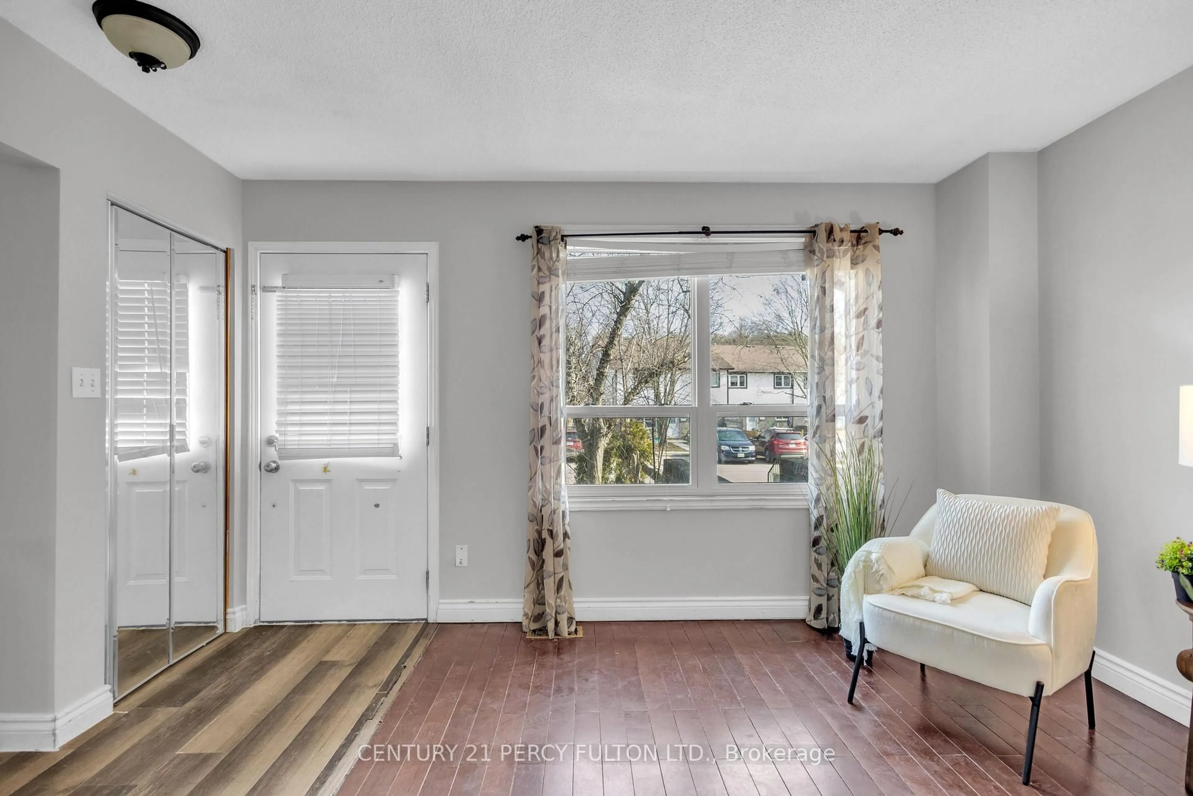 Indoor entryway for 445 Pioneer Dr #23, Kitchener Ontario N2P 1L8