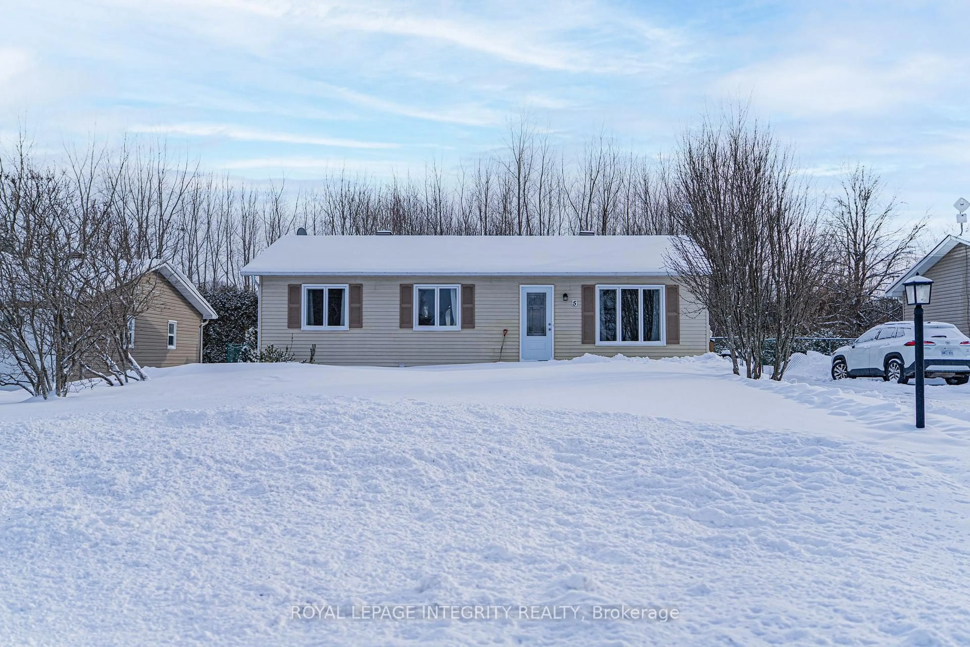 A pic from outside/outdoor area/front of a property/back of a property/a pic from drone, street for 5 Le Baron Dr #5, Russell Ontario K0A 2M0