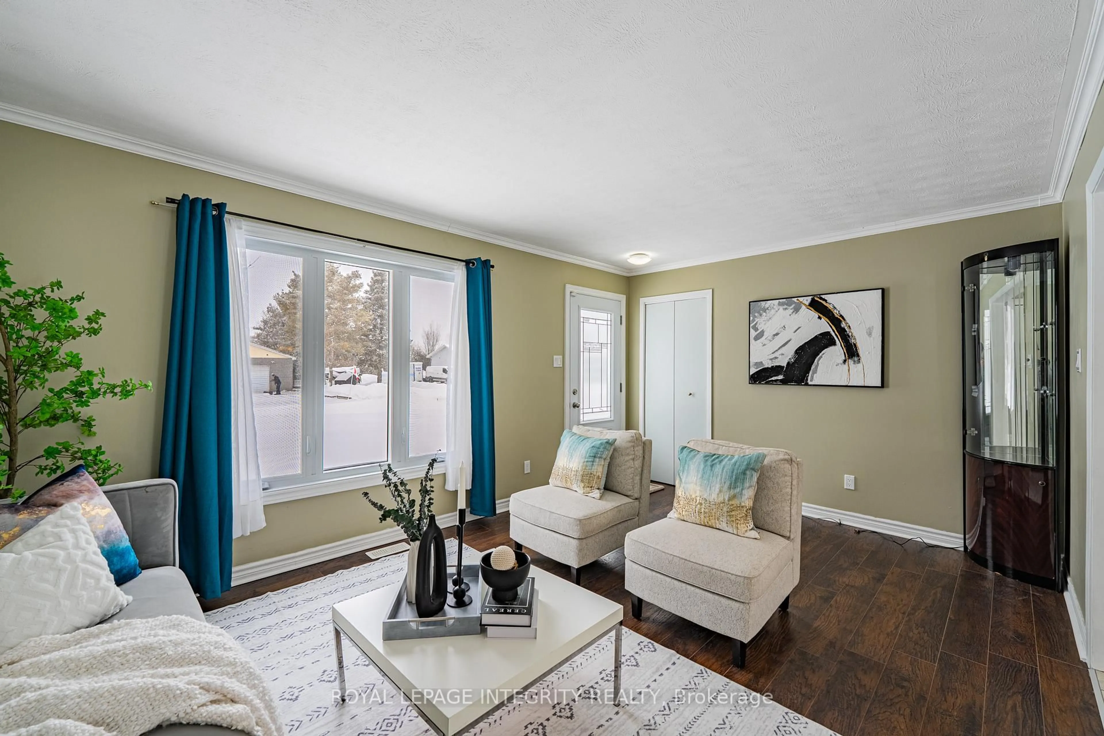 Living room with furniture, unknown for 5 Le Baron Dr #5, Russell Ontario K0A 2M0