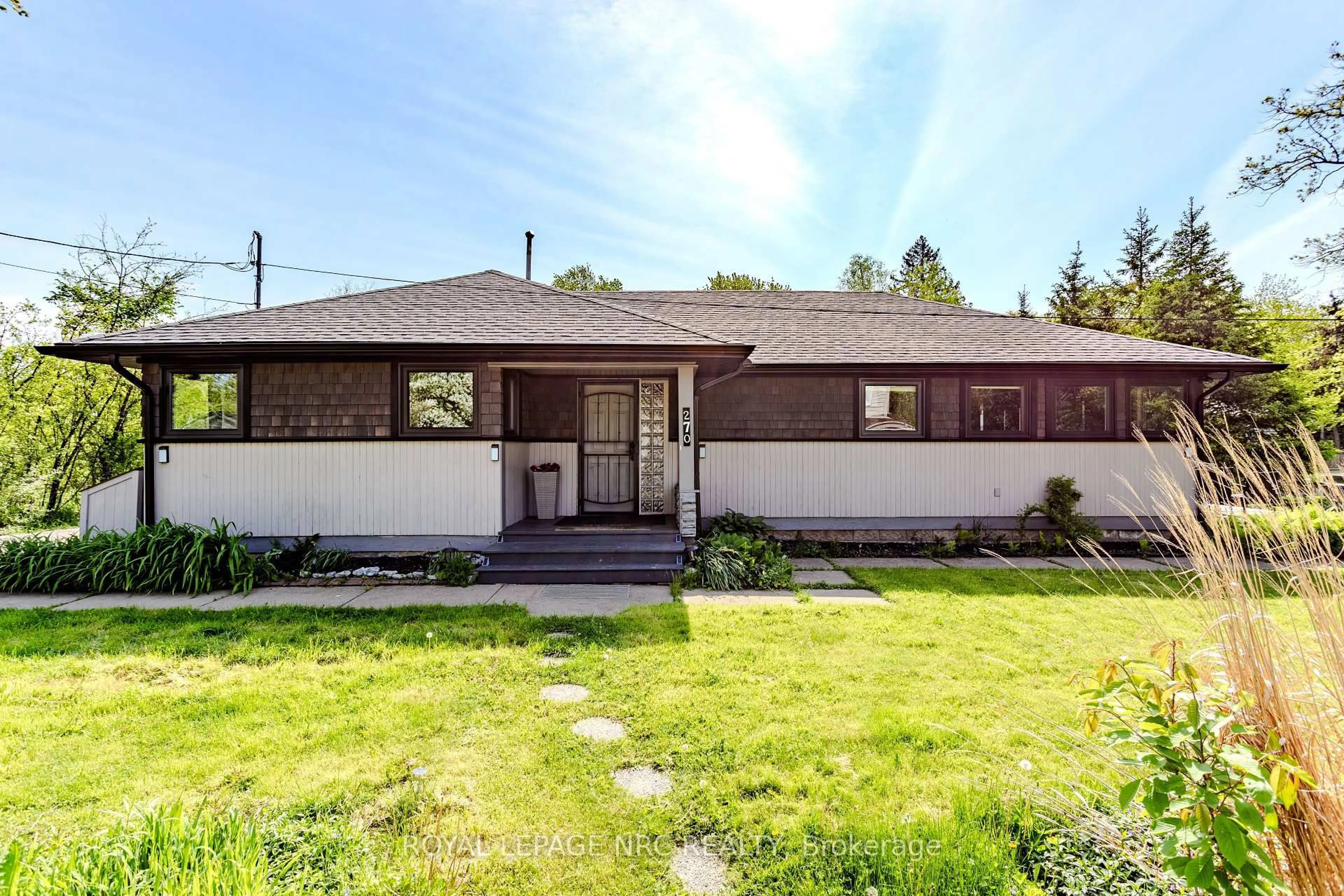 Home with vinyl exterior material, street for 270 Cherrywood Ave, Fort Erie Ontario L0S 1B0