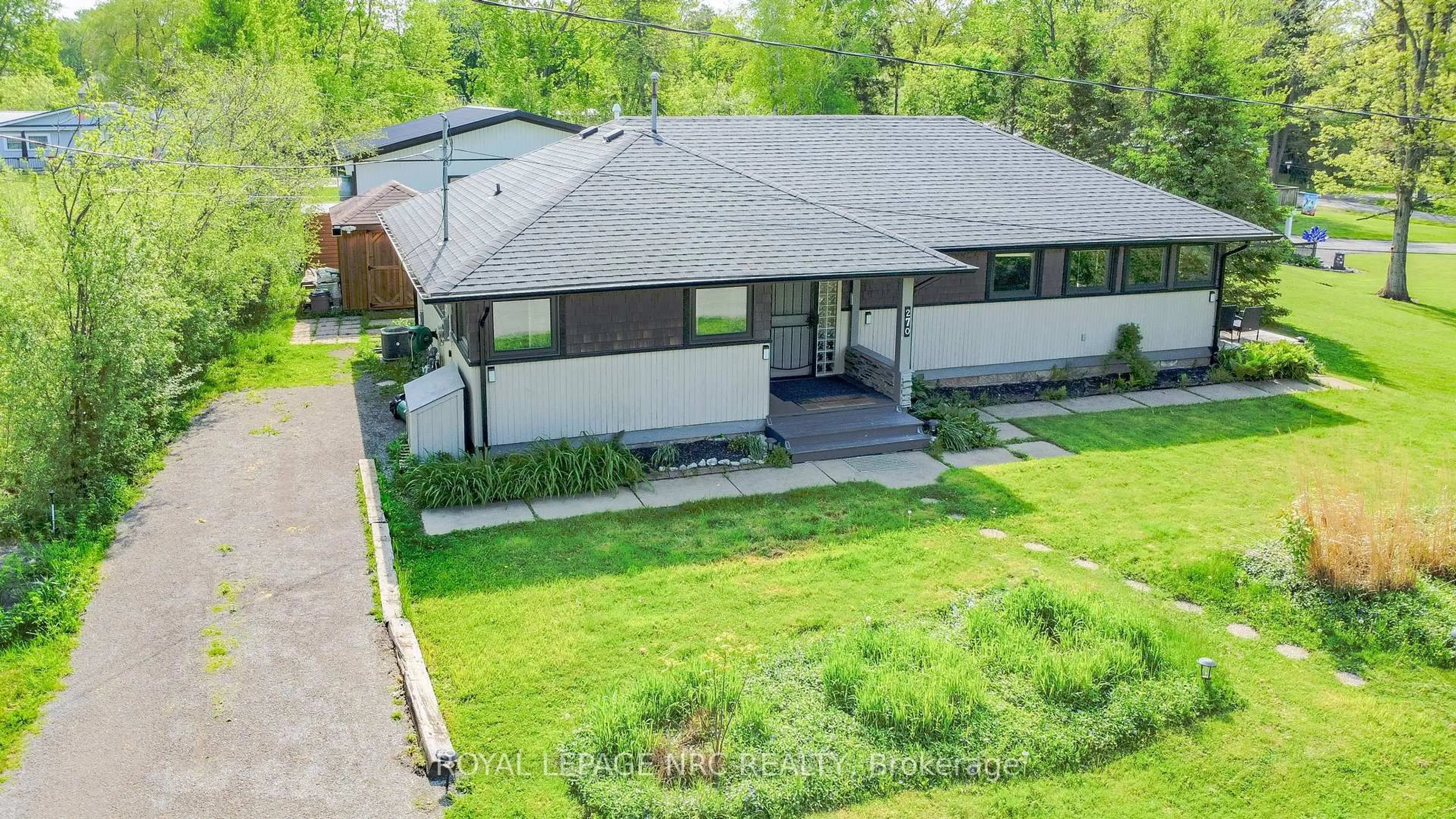 A pic from outside/outdoor area/front of a property/back of a property/a pic from drone, unknown for 270 Cherrywood Ave, Fort Erie Ontario L0S 1B0
