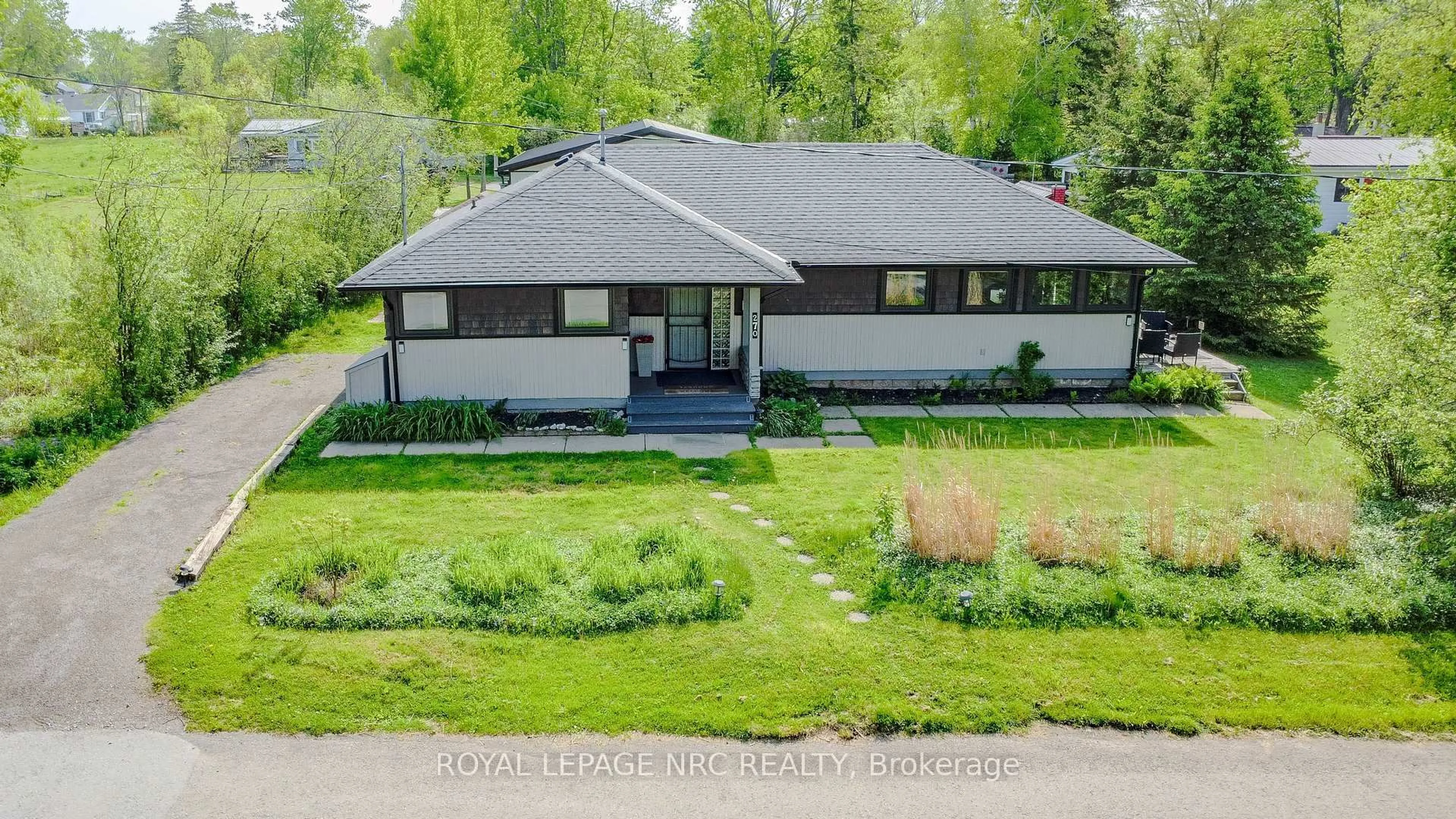 A pic from outside/outdoor area/front of a property/back of a property/a pic from drone, street for 270 Cherrywood Ave, Fort Erie Ontario L0S 1B0