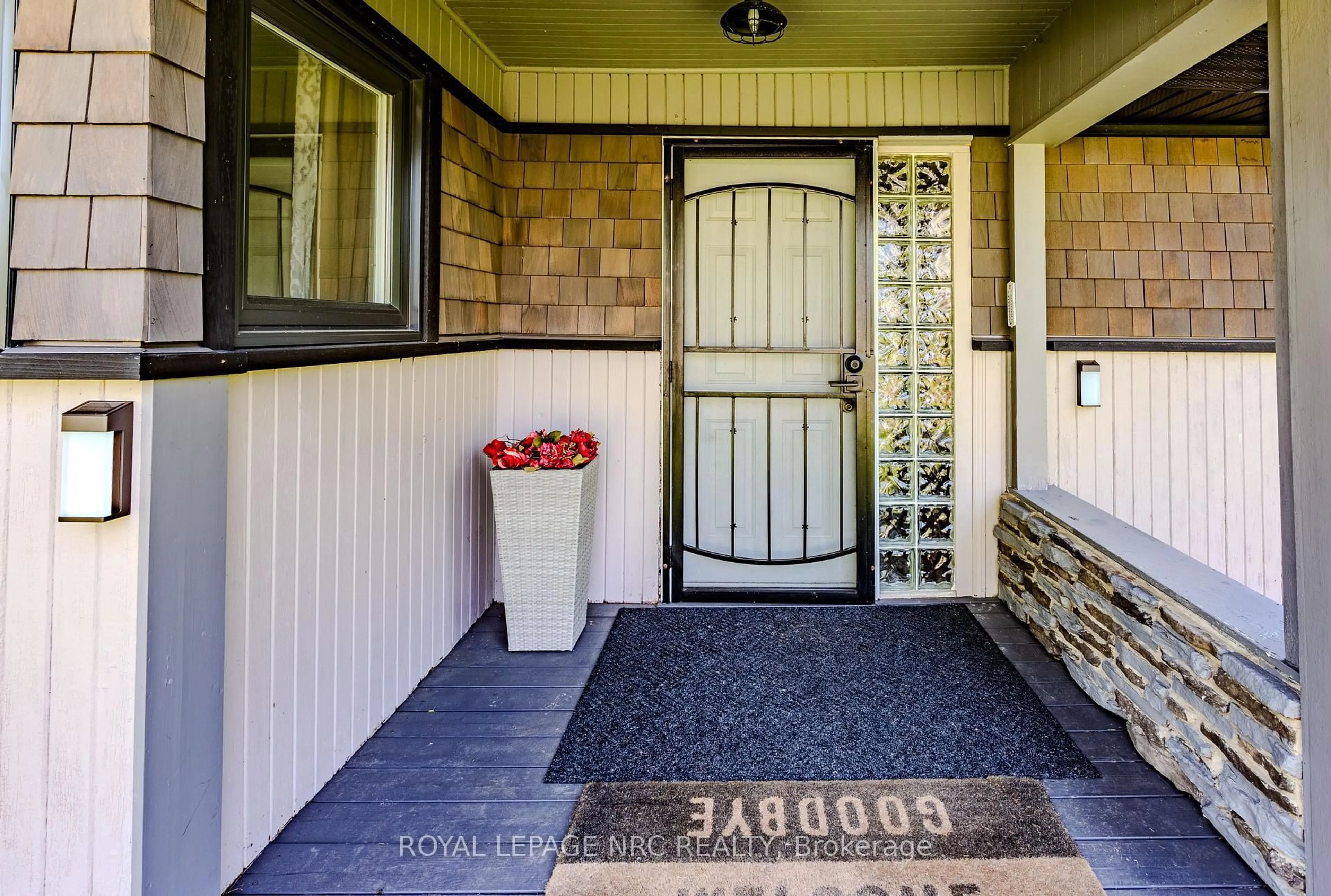 Indoor entryway for 270 Cherrywood Ave, Fort Erie Ontario L0S 1B0