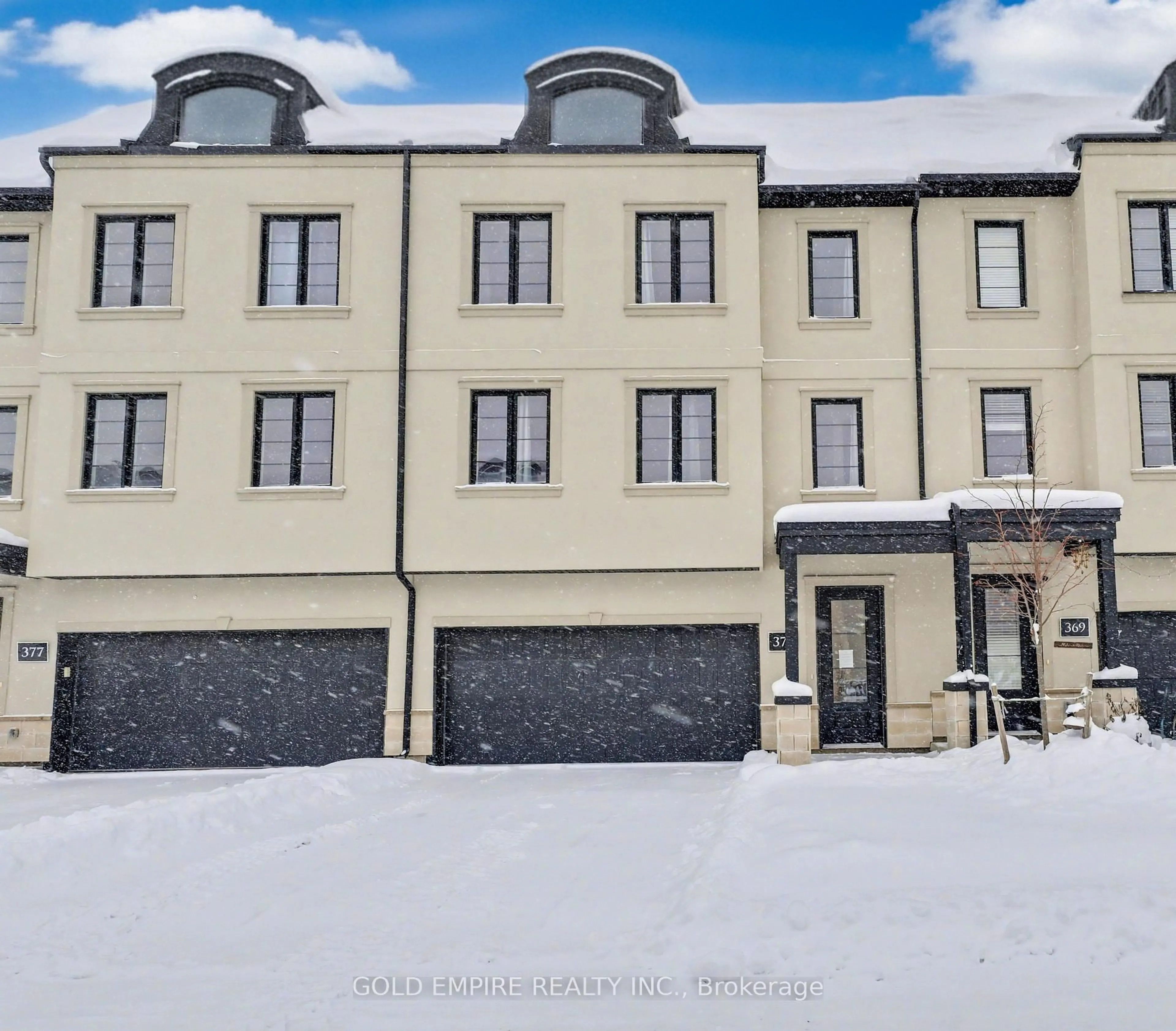 A pic from outside/outdoor area/front of a property/back of a property/a pic from drone, building for 373 Callaway Rd, London North Ontario N6G 2N1