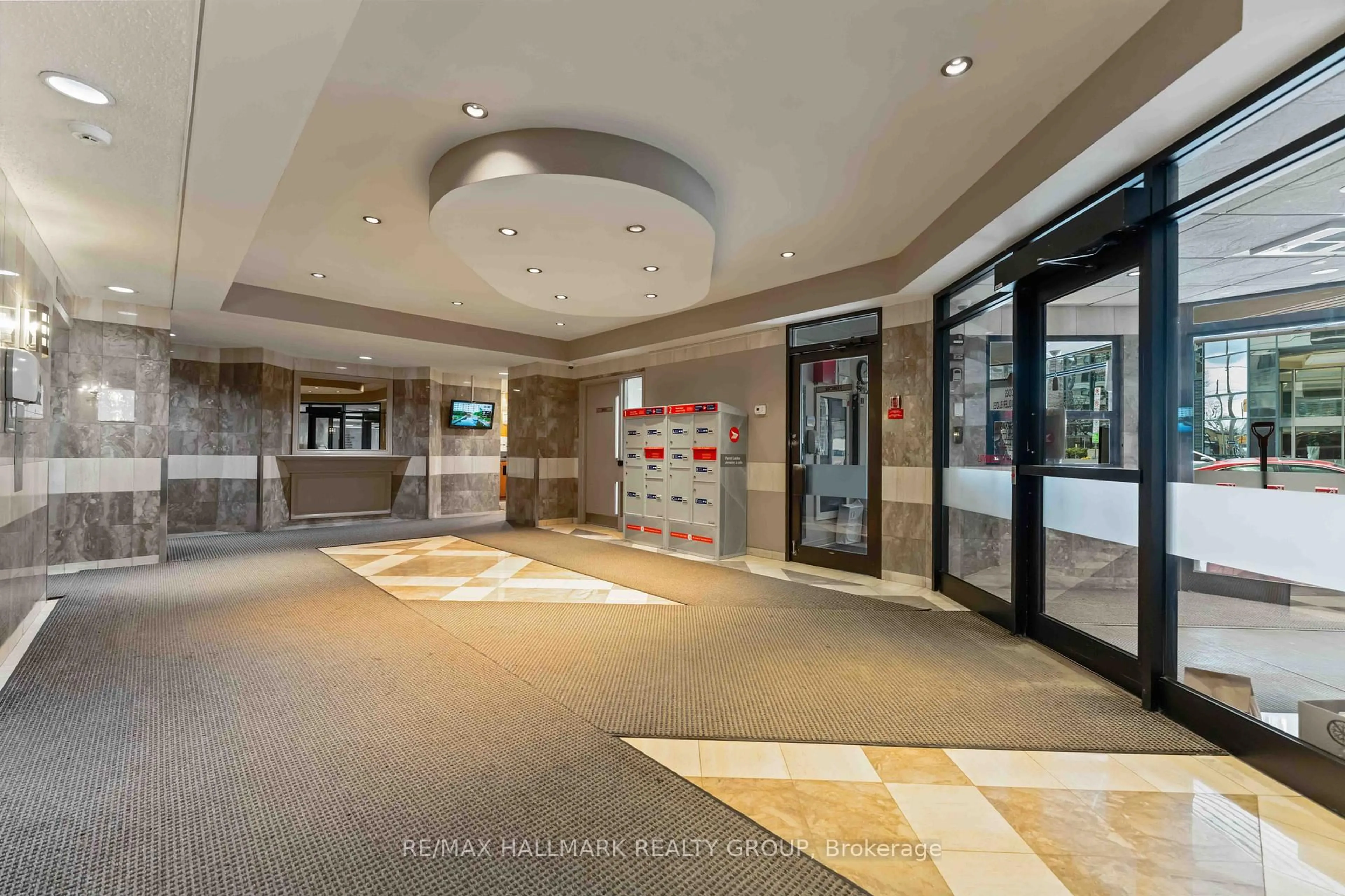 Indoor foyer for 199 Kent St #1804, Ottawa Ontario K2P 2K8