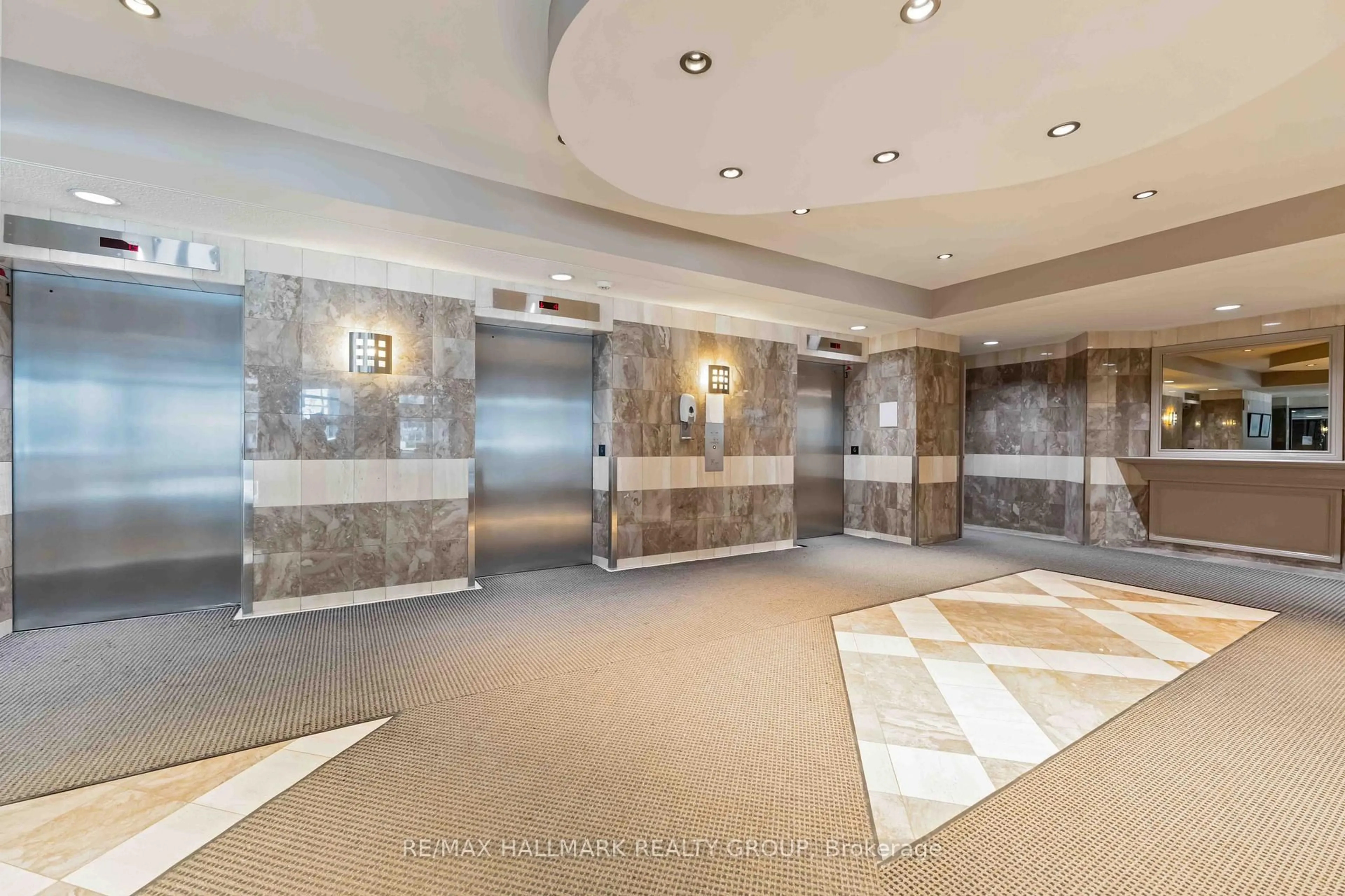 Indoor foyer for 199 Kent St #1804, Ottawa Ontario K2P 2K8